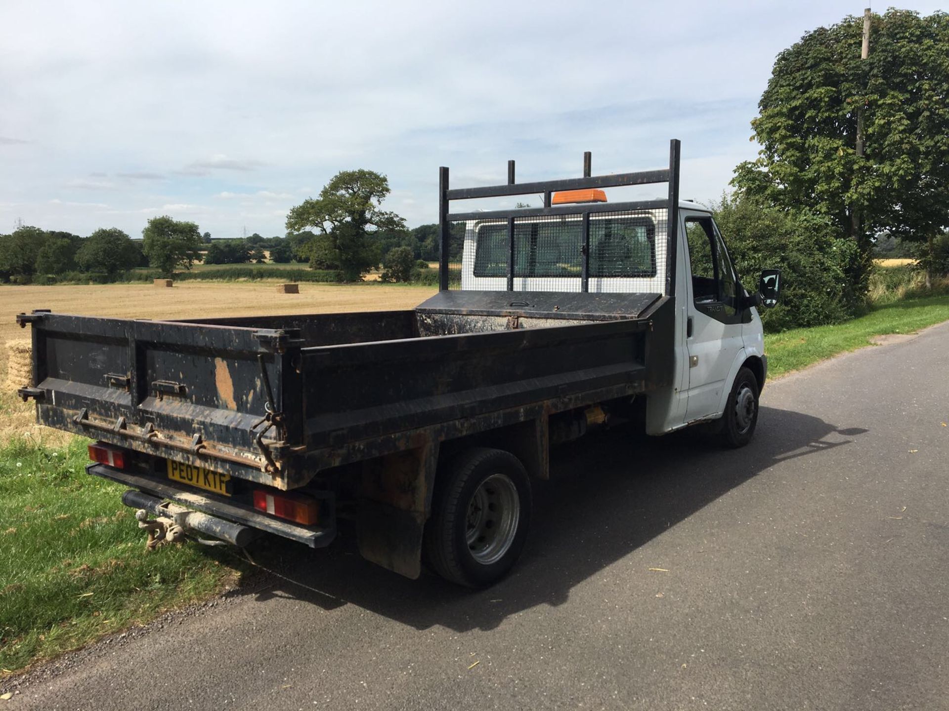 2007/07 REG FORD TRANSIT 100 T350M RWD TIPPER, SHOWING 1 FORMER KEEPER *NO VAT* - Image 6 of 11