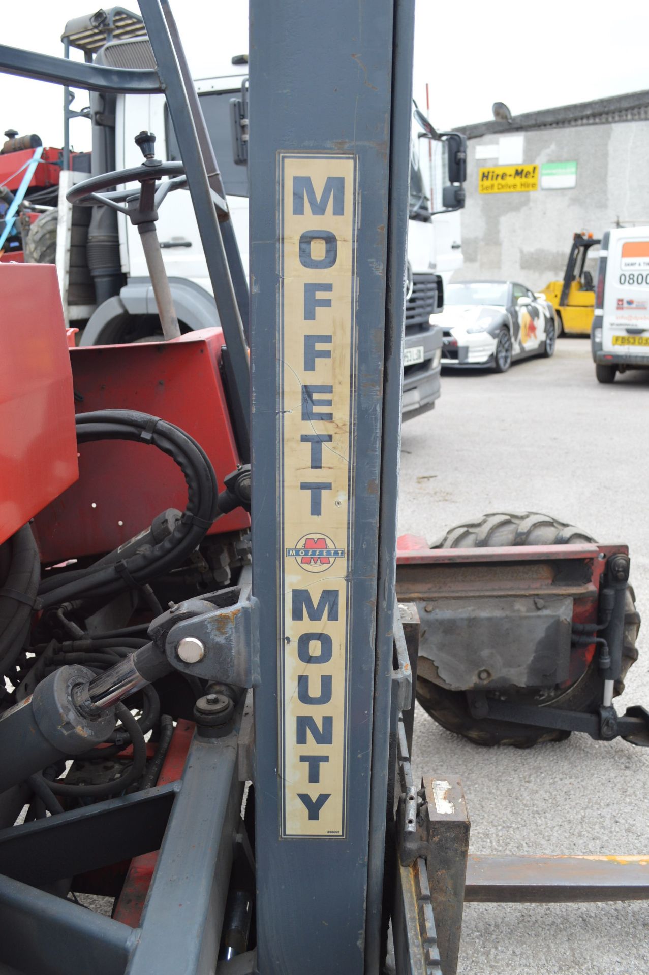 2003/53 REG MOFFETT MOUNTY RED DIESEL FORKLIFT WITH SIDE SHIFT, IN GOOD WORKING ORDER *PLUS VAT* - Image 4 of 14