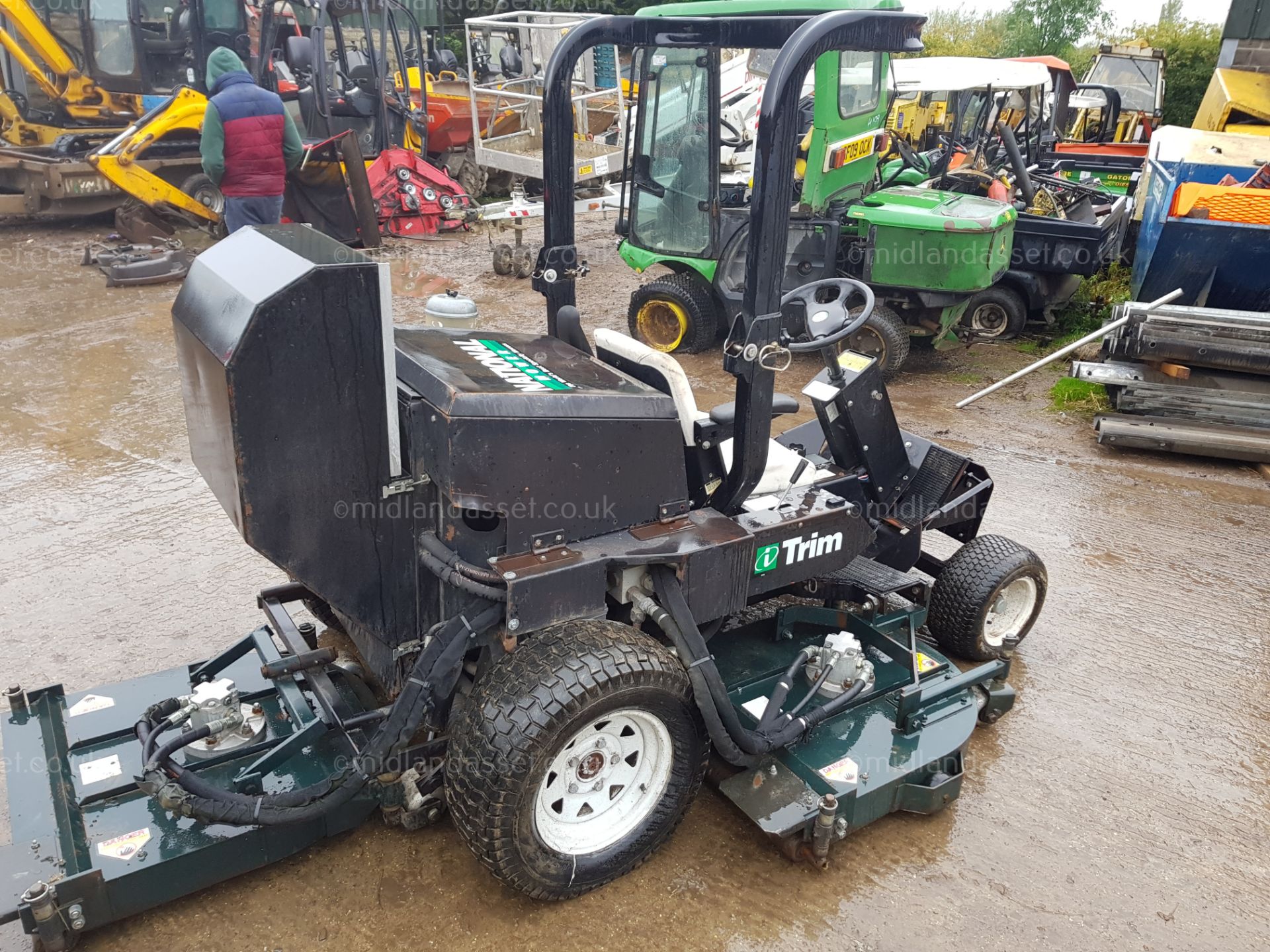 NATIONAL MOWER I-TRIM RIDE ON BAT WING LAWN MOWER - Image 4 of 10