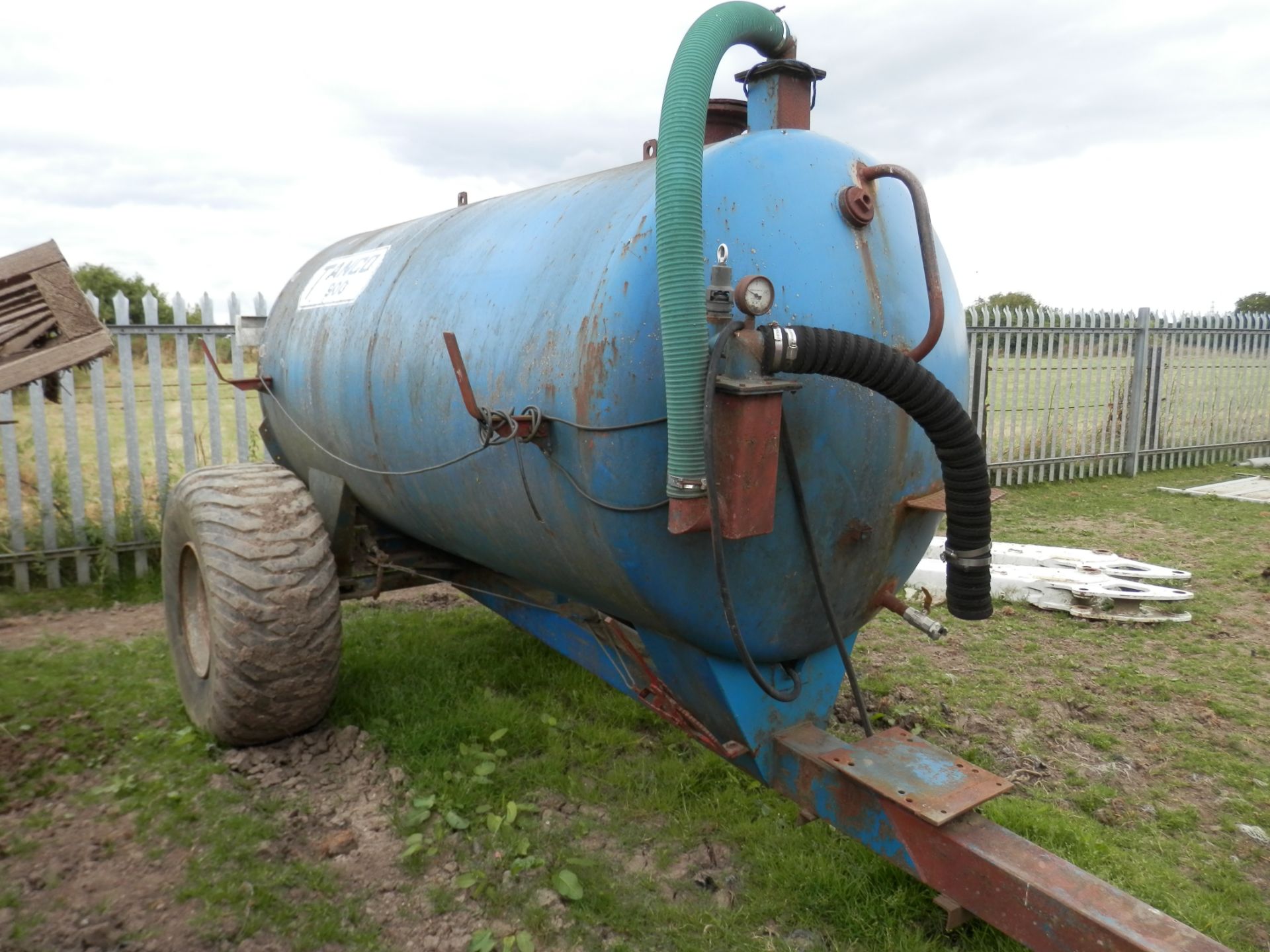 DS - TANCO 900 AGRICULTURAL SLURRY/WATER BOWSER. NO PUMP ! 900 GALLON CAPACITY.   900 GALLON - Image 6 of 6