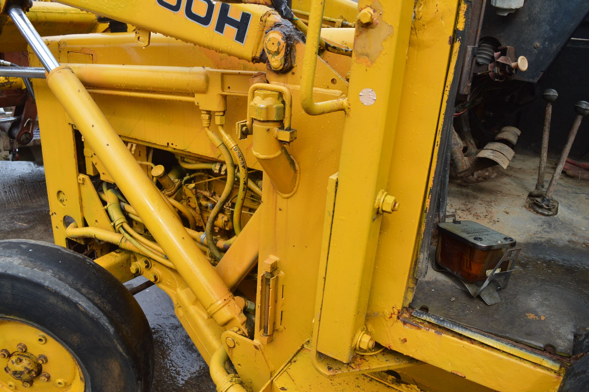 MASSEY FERGUSON 50H TRACTOR WITH BALE SQUEEZE ATTACHMENT *PLUS VAT* - Image 2 of 6