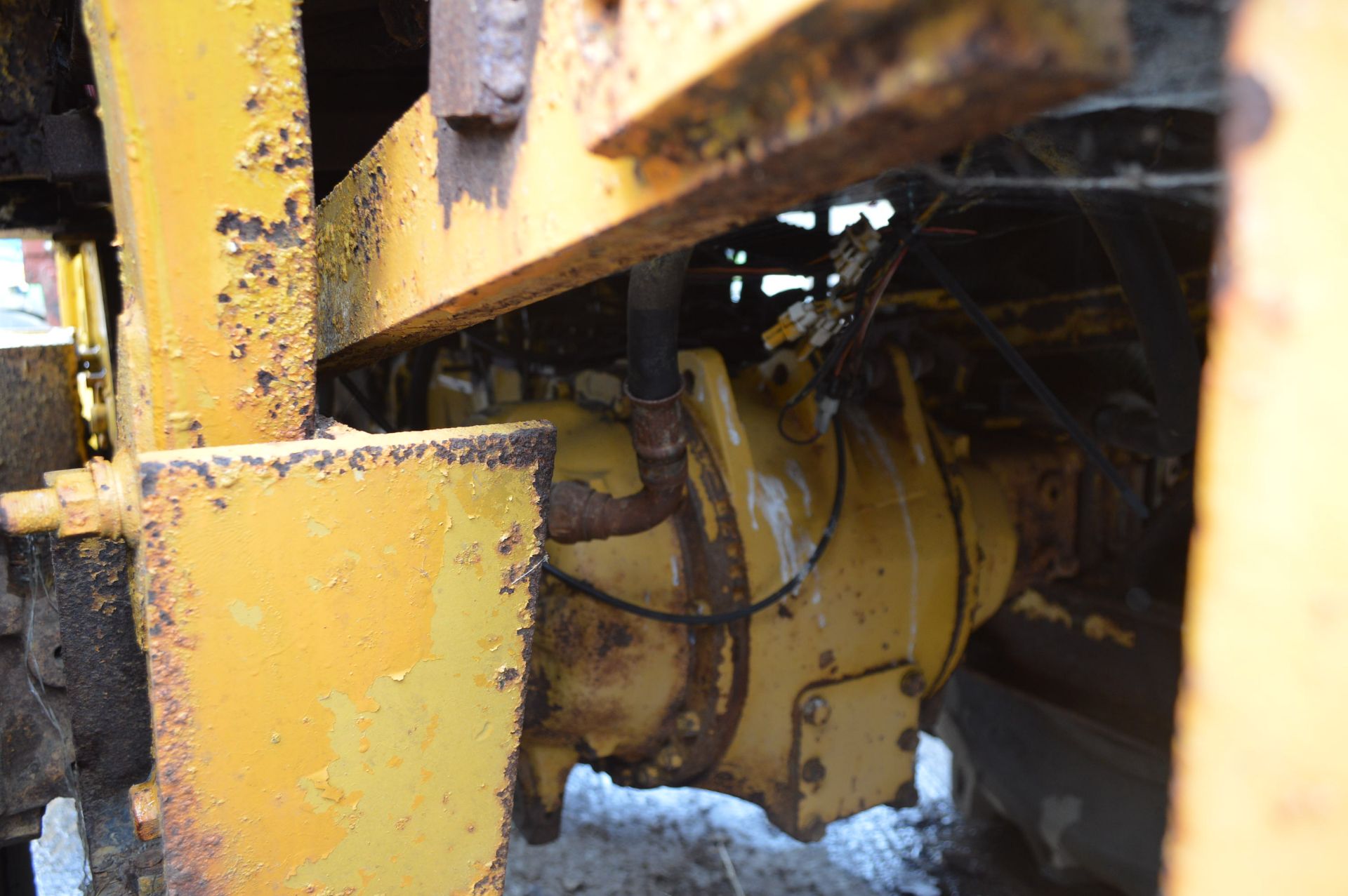 MASSEY FERGUSON 50H TRACTOR WITH BALE SQUEEZE ATTACHMENT *PLUS VAT* - Image 5 of 6