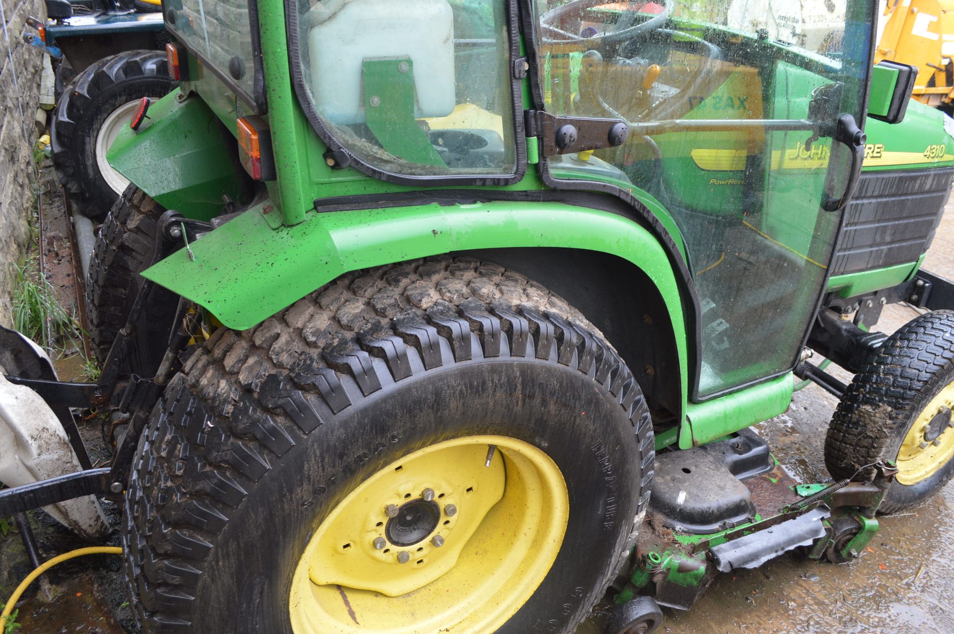 YEAR UNKNOWN JOHN DEERE 4310 4WD RIDE ON MOWER WITH CAB *PLUS VAT* - Image 4 of 10