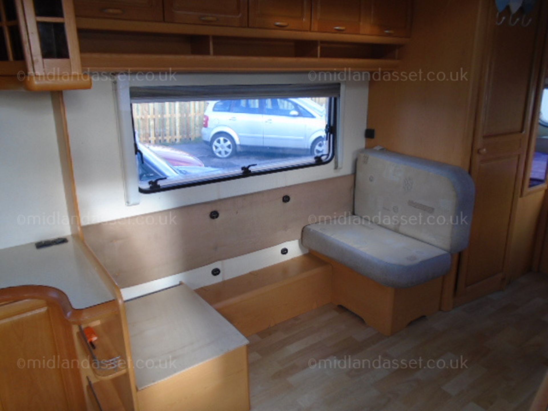 2006 HOBBY 635 PRESTIGE TWIN AXLE 5 BERTH CARAVAN - Image 10 of 13