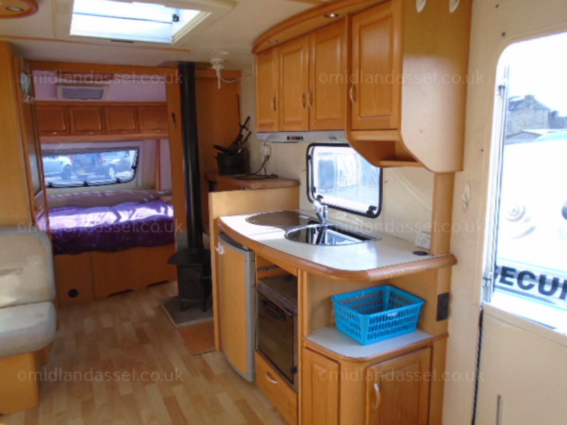 2006 HOBBY 635 PRESTIGE TWIN AXLE 5 BERTH CARAVAN - Image 6 of 13