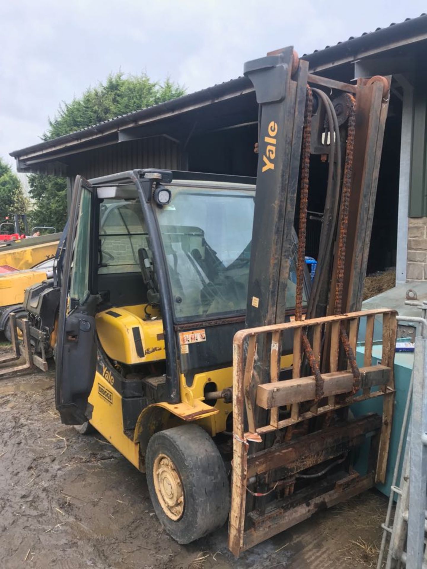 2012 YALE VERACITOR 40 VX FORKLIFT, STARTS BUT BRAKES ARE STUCK ON *PLUS VAT* - Image 3 of 6