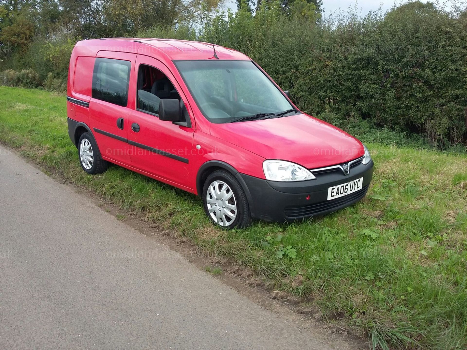 2006/06 REG VAUXHALL COMBO CREW 1900 CDTI CAR DERIVED VAN