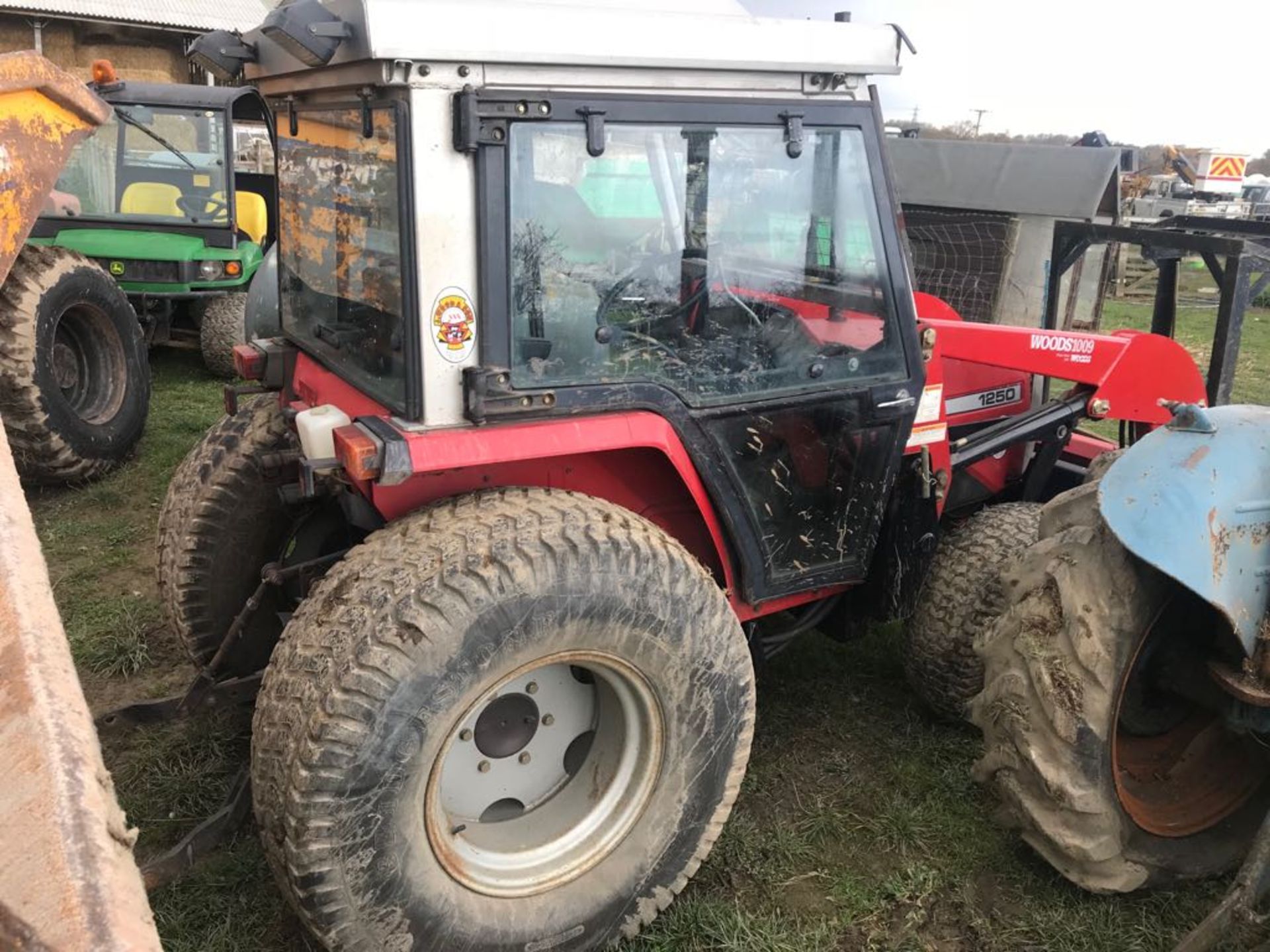 MASSEY FERGUSON 1250 TRACTOR WITH BUCKET - Image 2 of 9