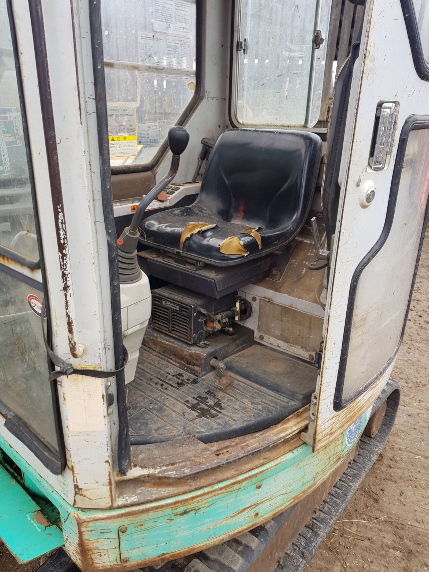 IHI 30UJ2 MINI DIGGER TRACKED EXCAVATOR, SHOWING 9,377 HOURS *PLUS VAT* - Image 2 of 9