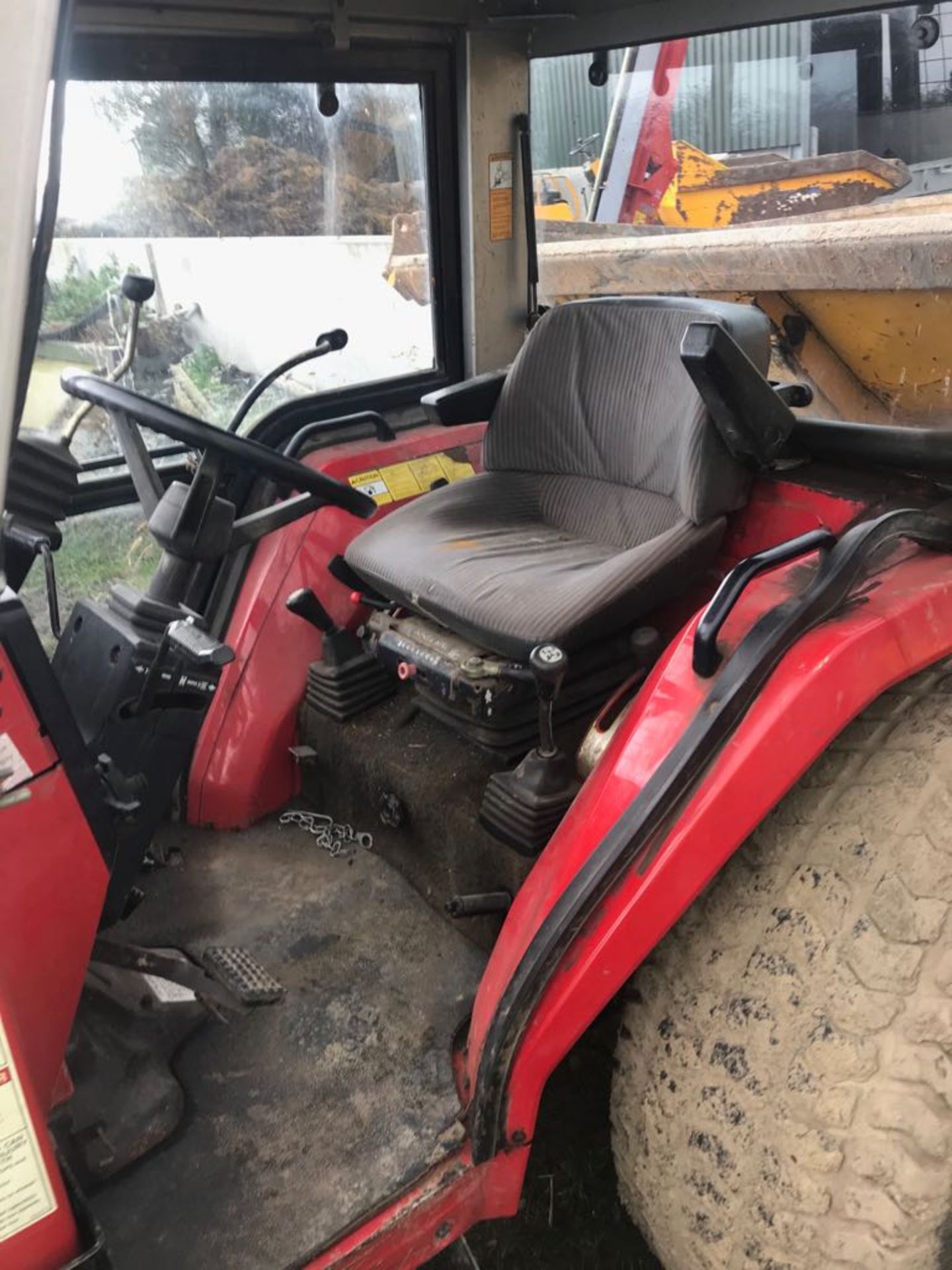 MASSEY FERGUSON 1250 TRACTOR WITH BUCKET - Image 5 of 9