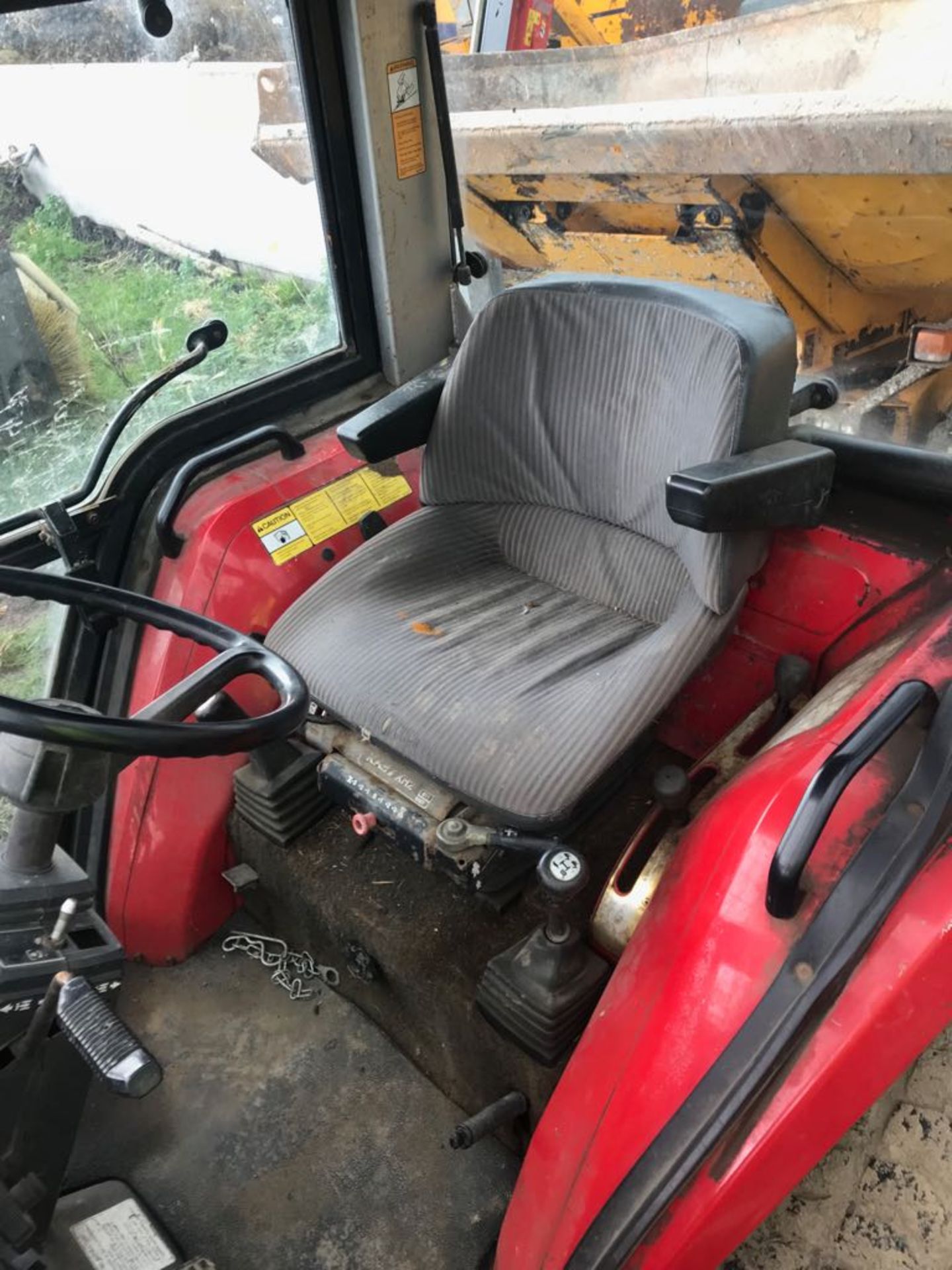 MASSEY FERGUSON 1250 TRACTOR WITH BUCKET - Image 6 of 9