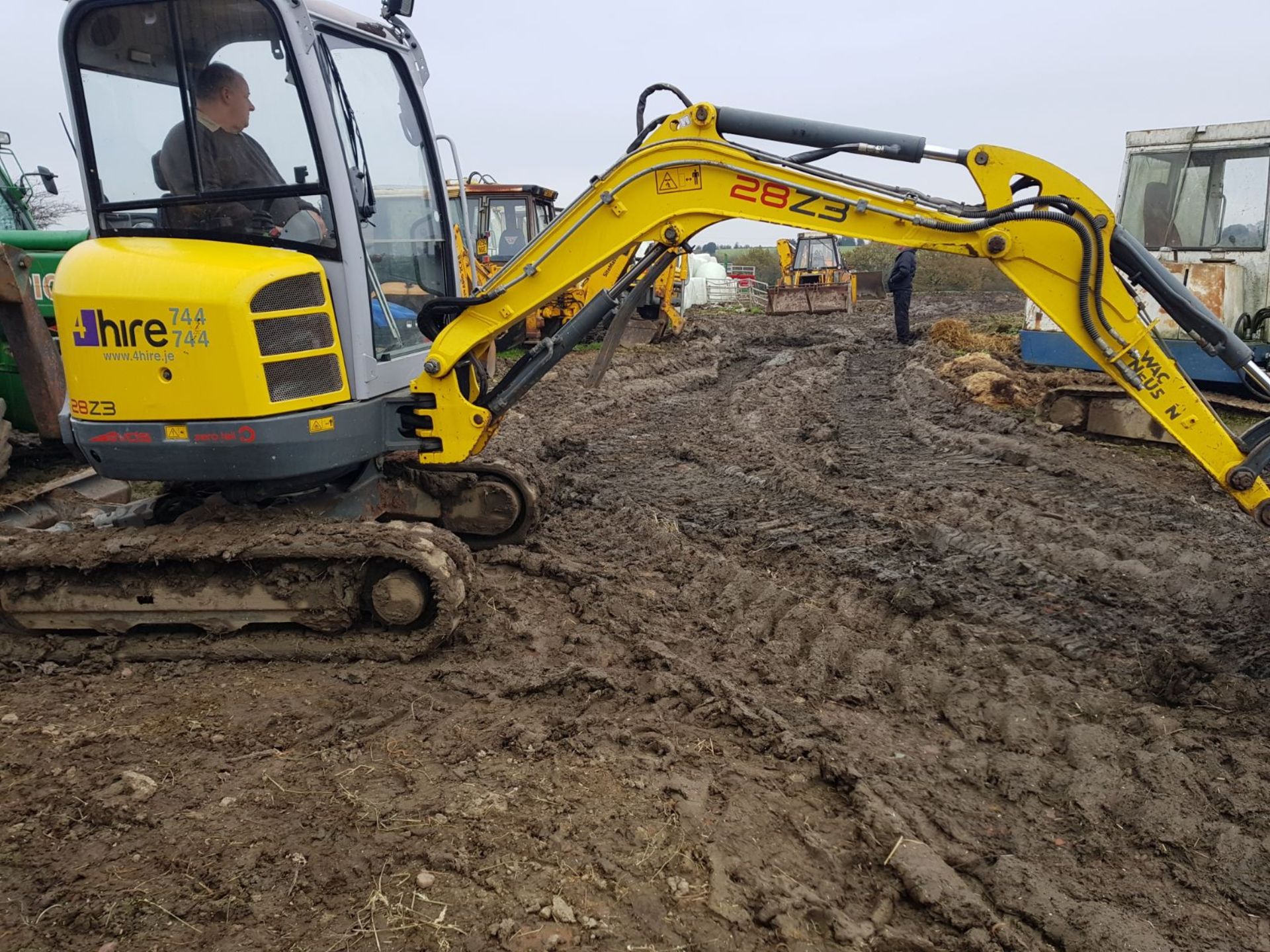 SUPER RARE ! 2013 2.8T NEUSON 28Z3 TILT DIGGER / MINI EXCAVATOR ZTS TRACKED & 3 BUCKETS *PLUS VAT*