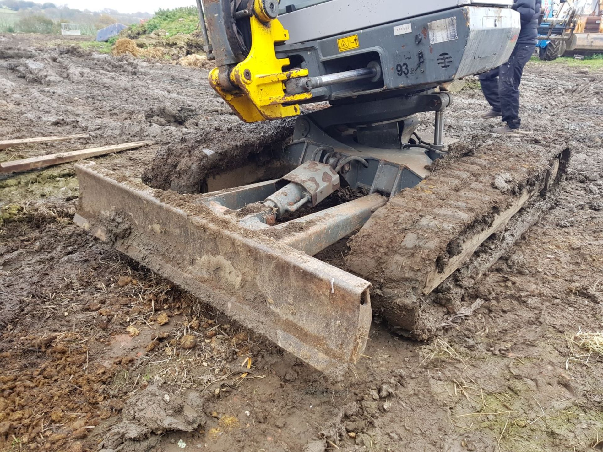 SUPER RARE ! 2013 2.8T NEUSON 28Z3 TILT DIGGER / MINI EXCAVATOR ZTS TRACKED & 3 BUCKETS *PLUS VAT* - Image 7 of 7