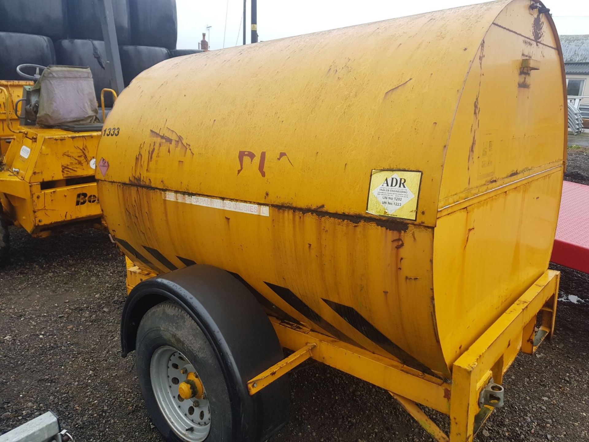 2250L SINGLE AXLE TOWABALE FUEL BOWSER *PLUS VAT* - Image 4 of 7