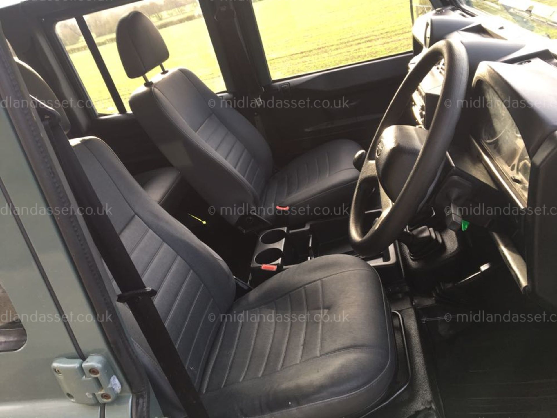 2009/09 REG LAND ROVER DEFENDER - Image 8 of 15