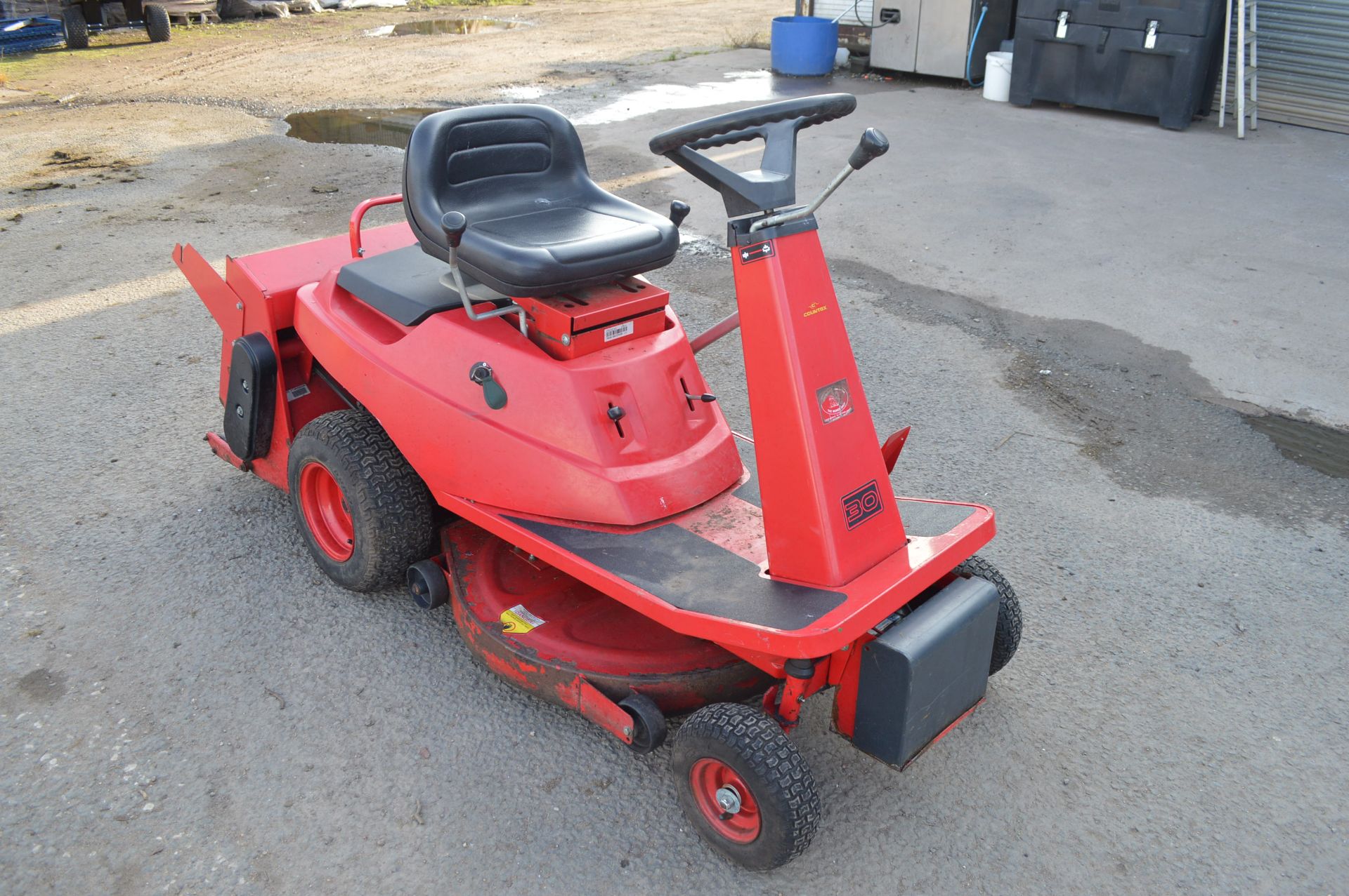 COUNTAX 30 RIDE-ON LAWN MOWER, KEYS PRESENT, STARTS RUNS & CUTS *NO VAT*