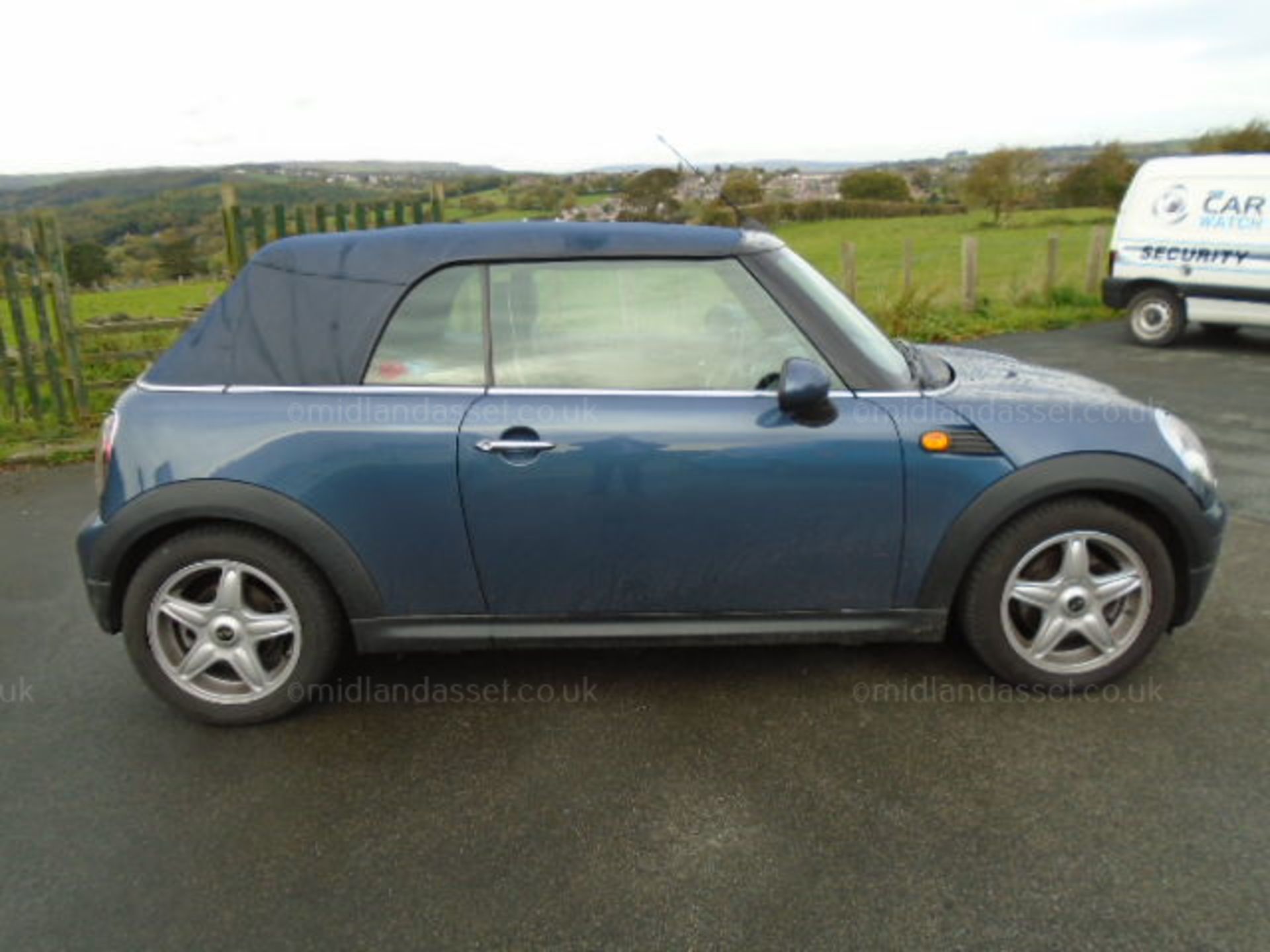 2009/09 REG MINI COOPER 1.6 CONVERTIBLE SERVICE HISTORY - Image 3 of 11