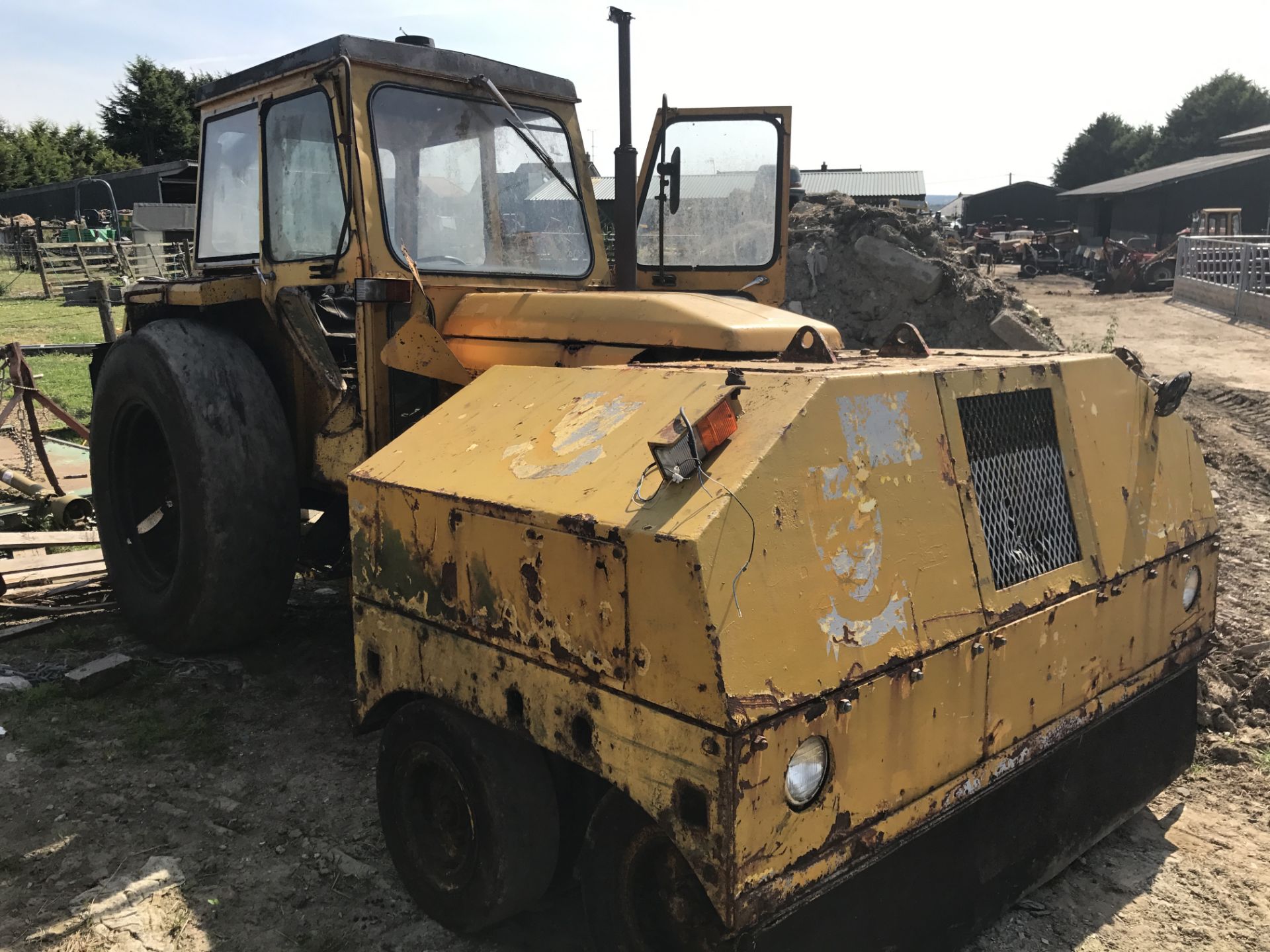 LEYLAND TRACTOR TARMAC ROLLER *PLUS VAT*