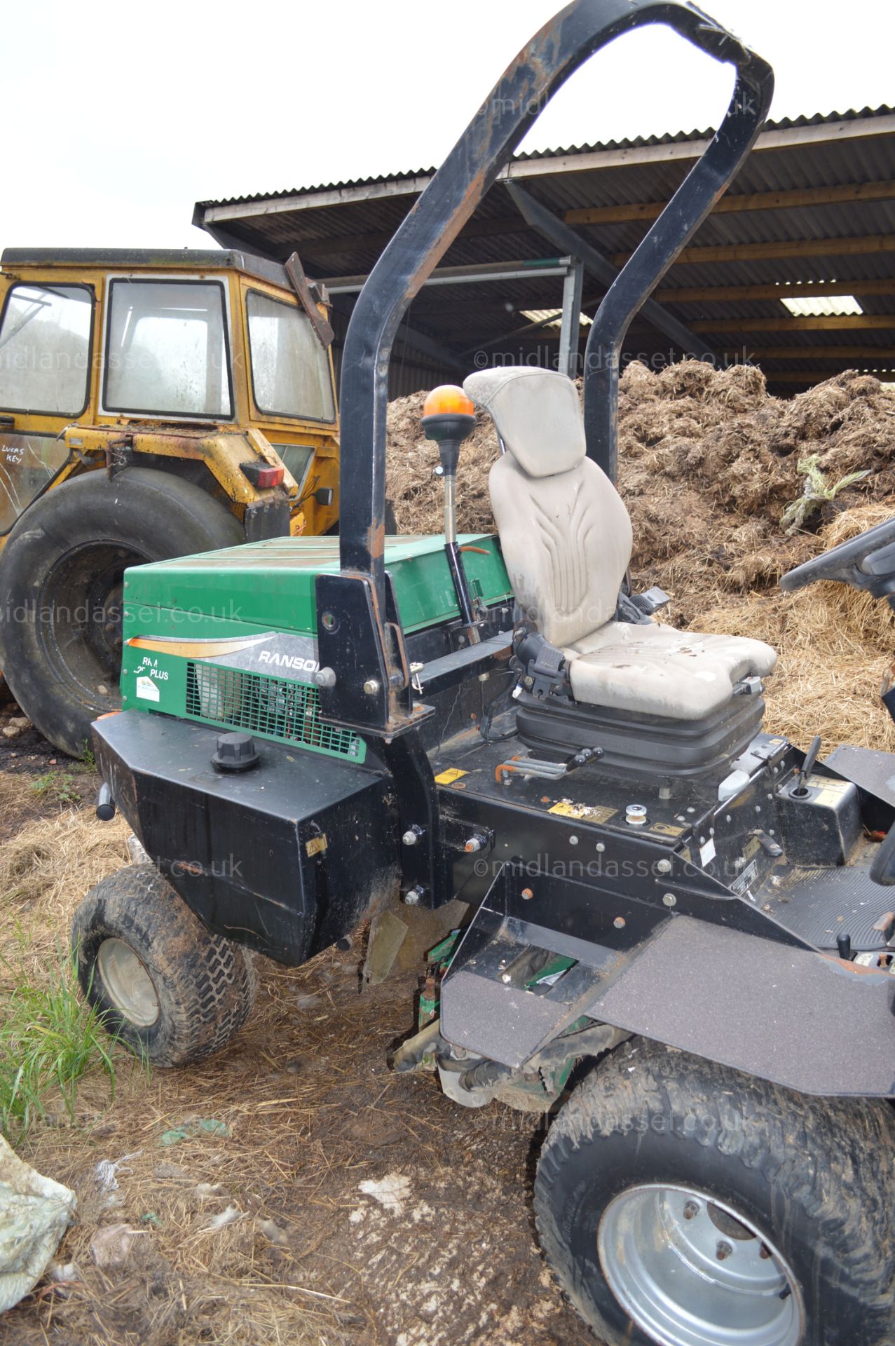 2007 RANSOMES PARKWAY 2250 RIDE ON MOWER - Image 2 of 8