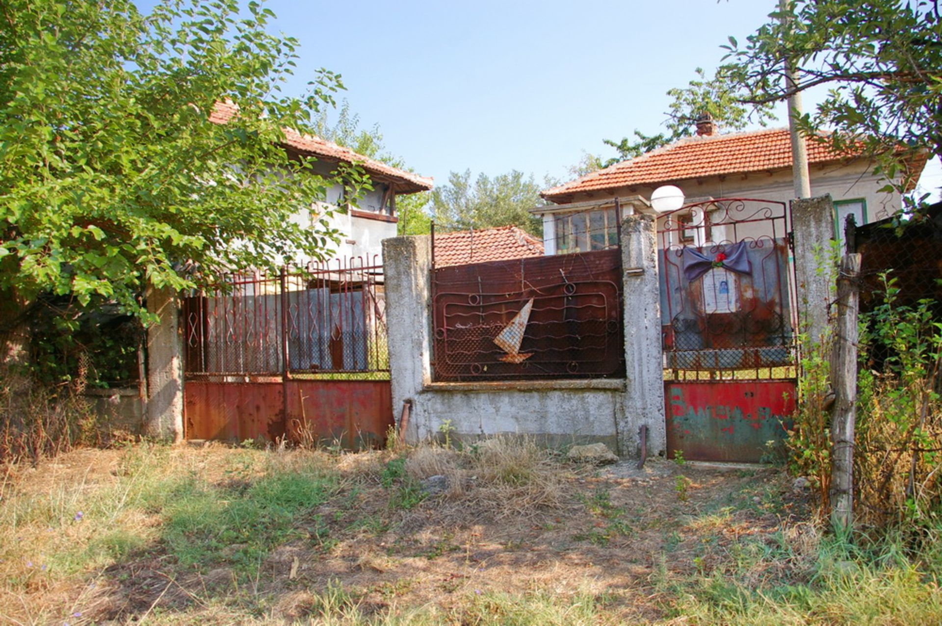Two Houses + 1,700 Sqm Land + Barn Rabrovo, Vidin, BG - Image 2 of 32