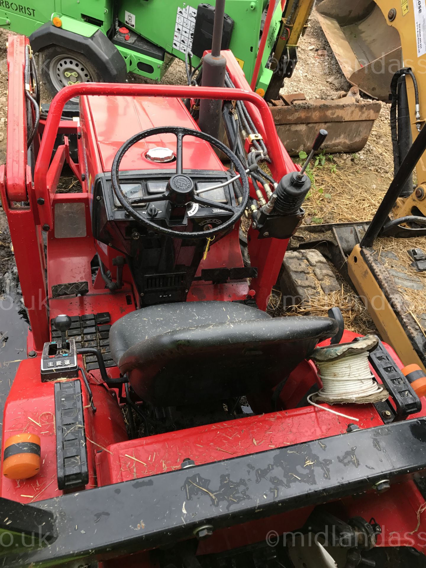 DS - YANMAR FORTE F16D TRACTOR   FITTED WITH FRONT LOADER BUCKET GOOD WORKING ORDER SHOWING 2,561 - Image 4 of 9