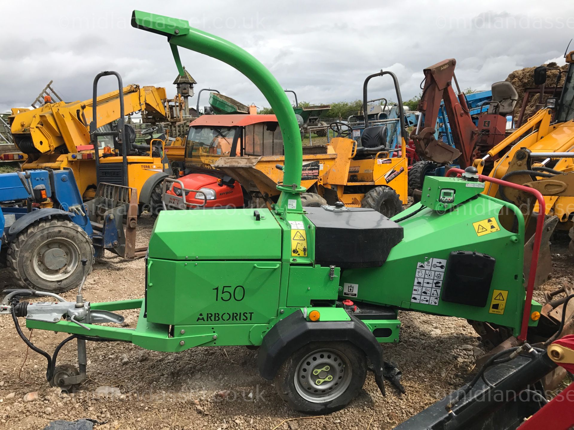 FAB CONDITION GREENMACH 150 ARBORIST WOODCHIPPER - TOWABLE - LIKE NEW CONDITION  VERY LOW HOURS -