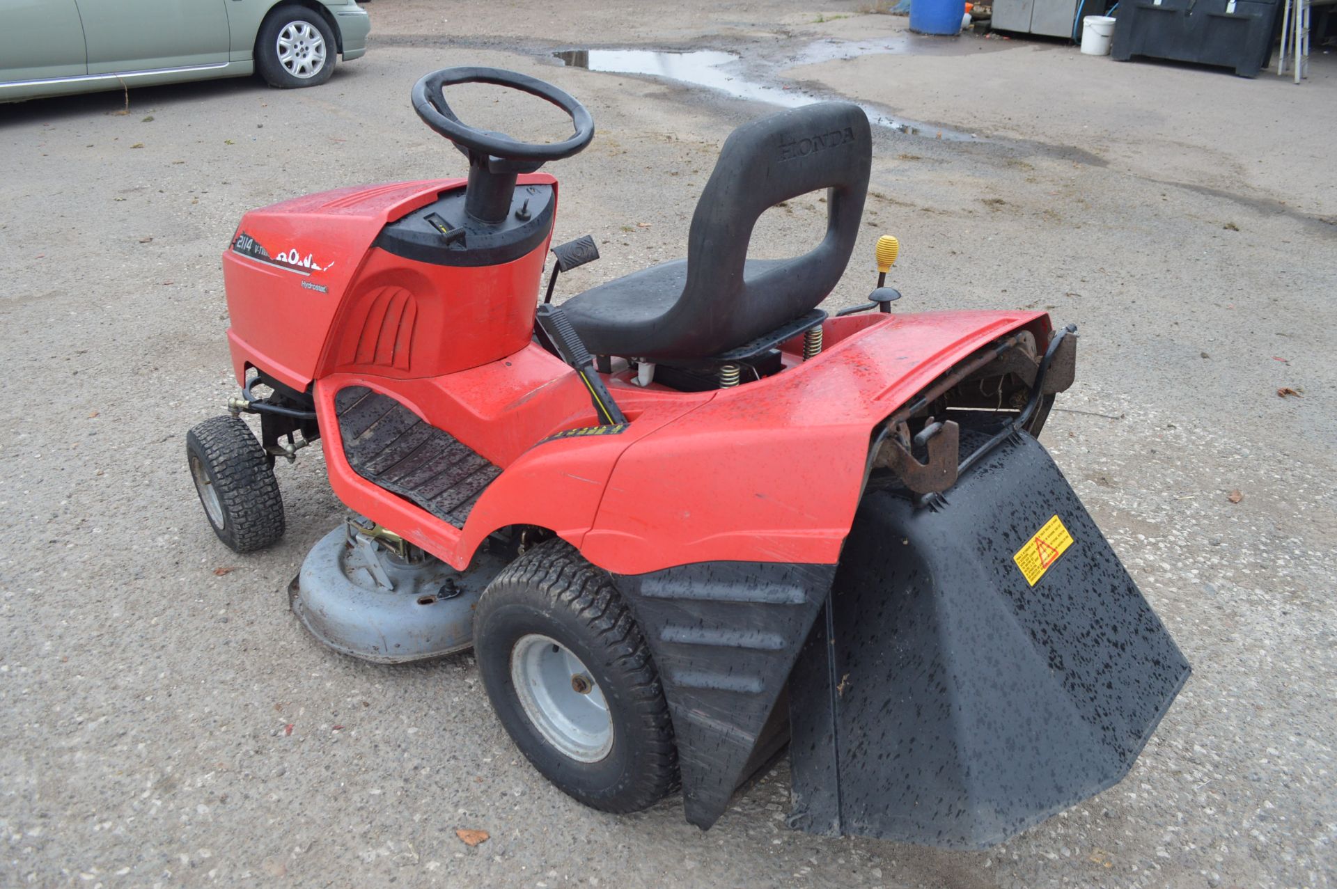 2003 HONDA V-TWIN 2114 HYDROSTATIC RIDE-ON LAWN MOWER *NO VAT* - Image 4 of 9