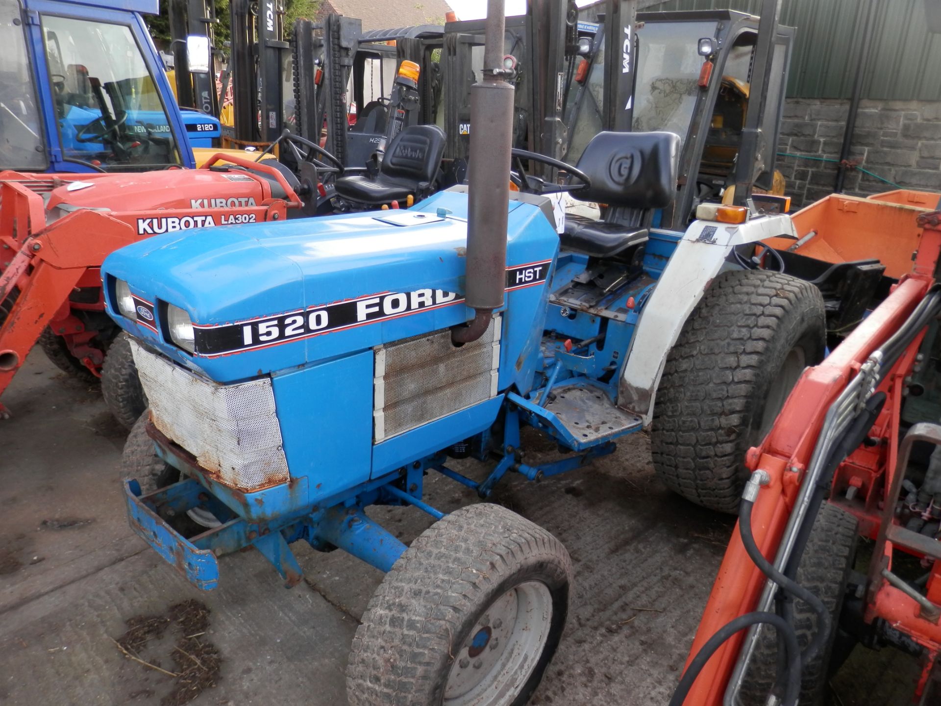 DS - 1995 FORD 1520 COMPACT DIESEL TRACTOR, STARTS RUNS & DRIVES,READY TO USE.   COMPACT TRACTOR