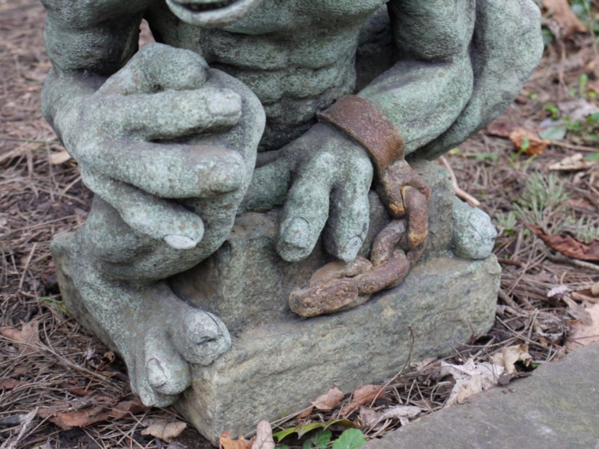 PAIR OF GARGOYLES   These rare statues/gargoyles are all are individually hand finished in the UK. - Image 9 of 12