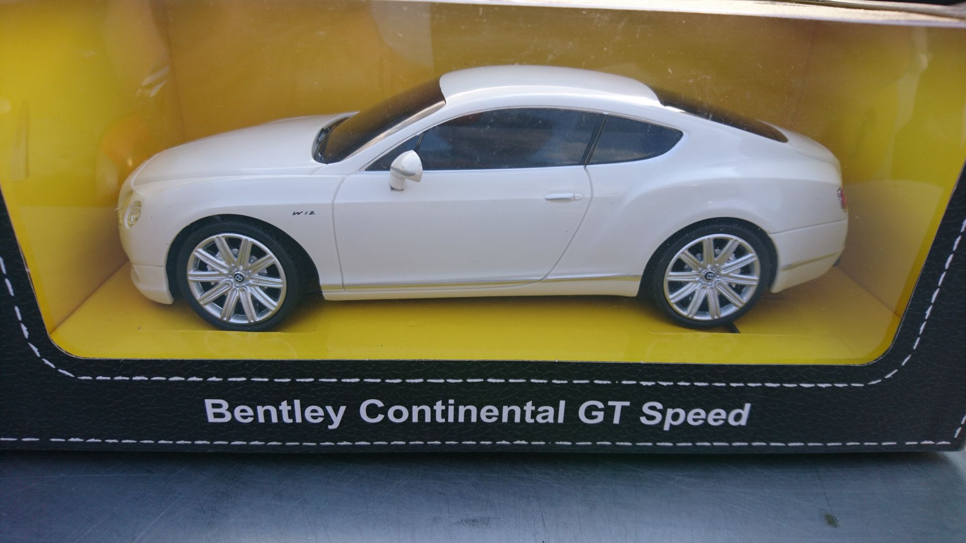 BENTLEY CONTINENTAL GT SPEED WHITE REMOTE CONTROLLED CAR *NO VAT* - Image 2 of 2