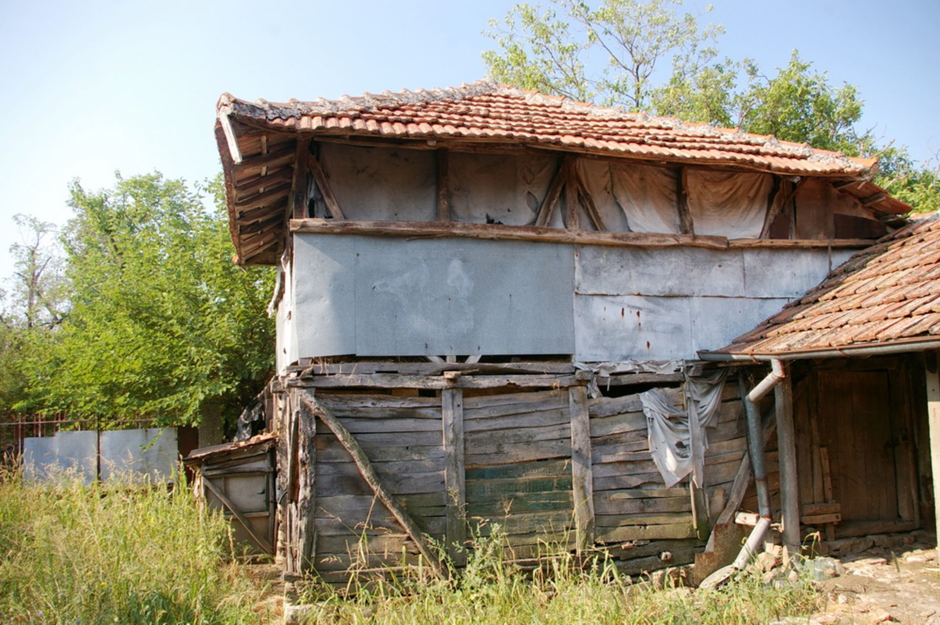 Two Houses + 1,700 Sqm Land + Barn Rabrovo, Vidin, BG - Image 24 of 32