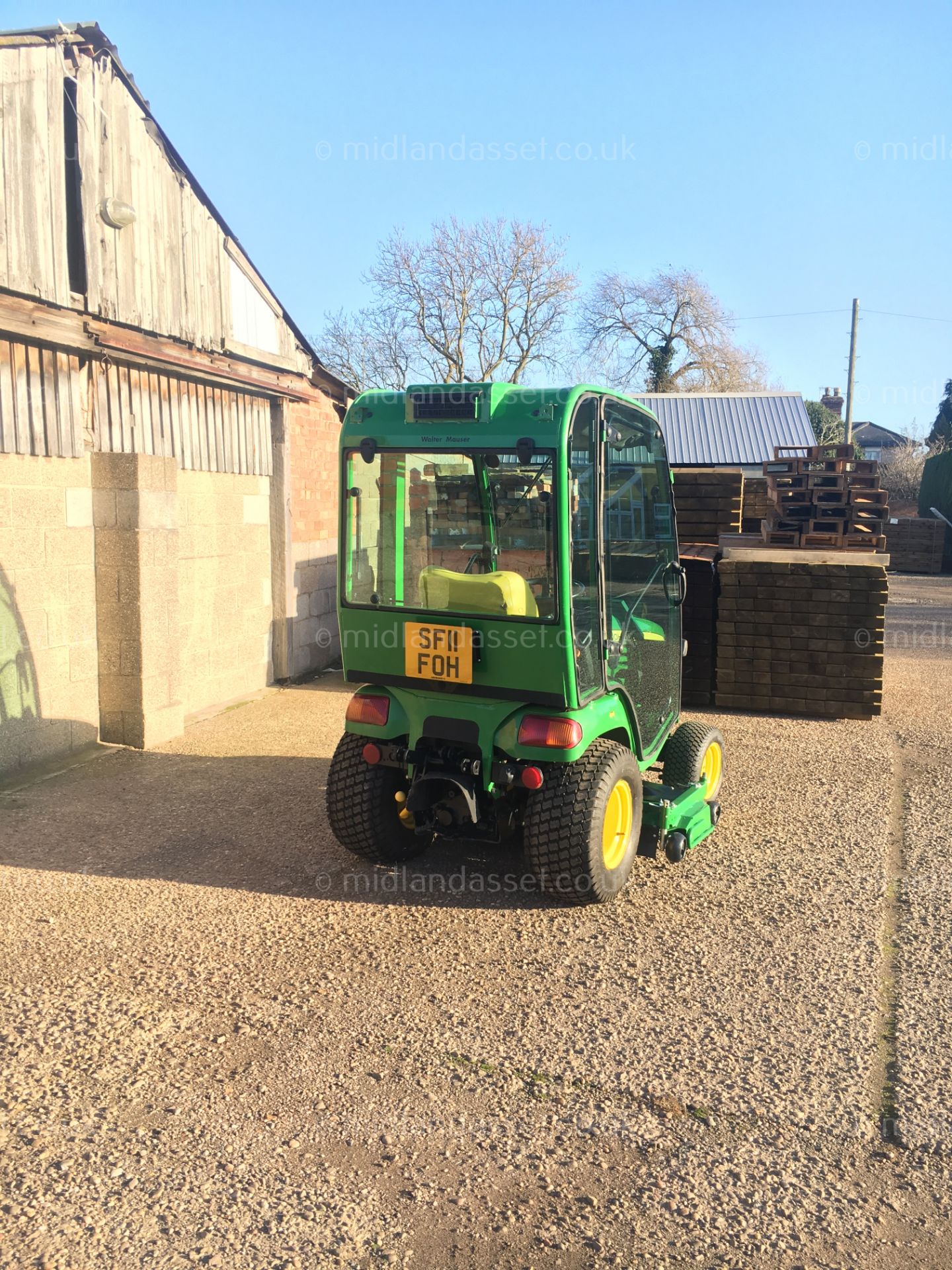 2011 JOHN DEERE X748 RIDE ON MOWER - Image 4 of 9