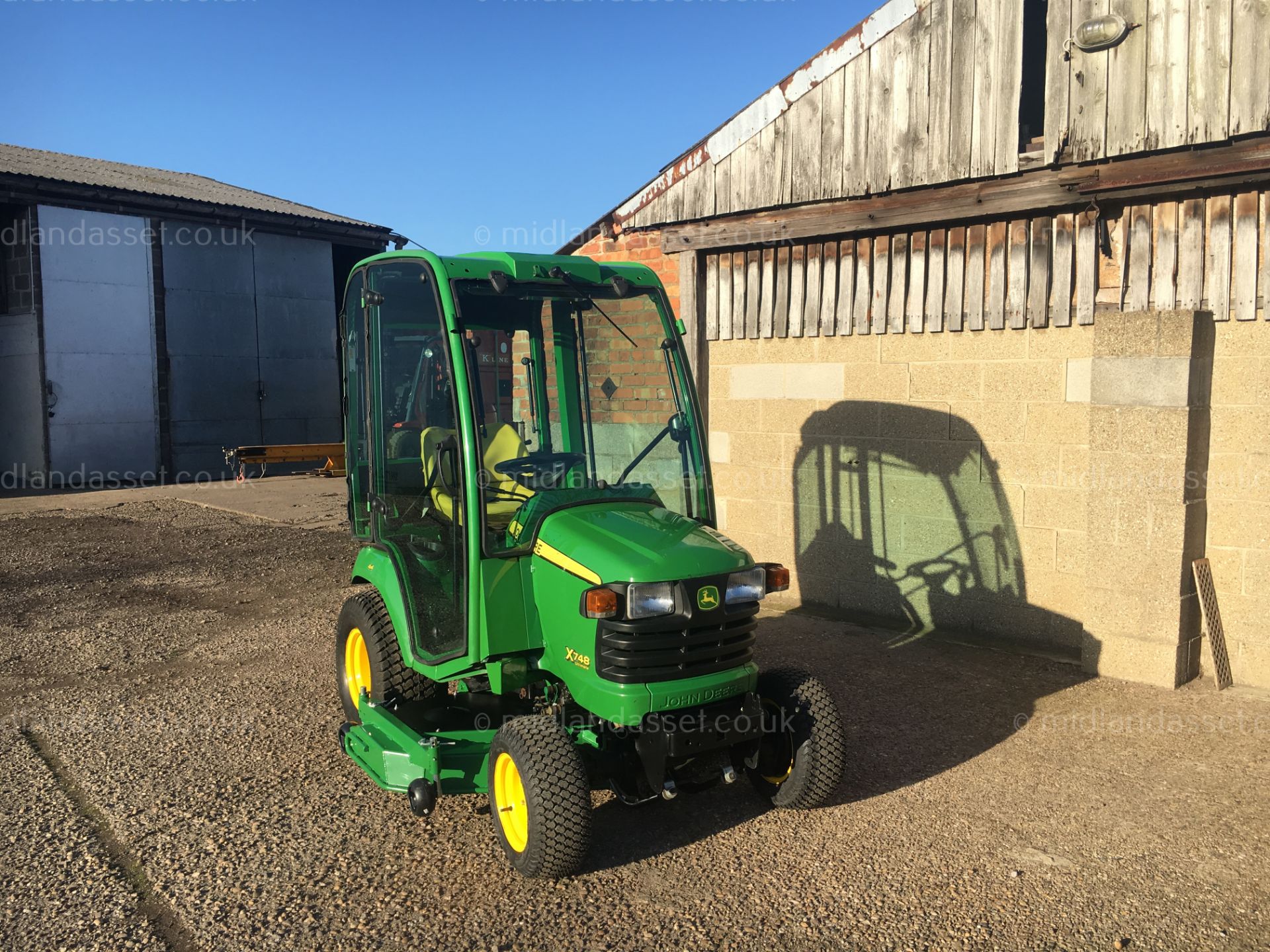 2011 JOHN DEERE X748 RIDE ON MOWER - Image 2 of 9