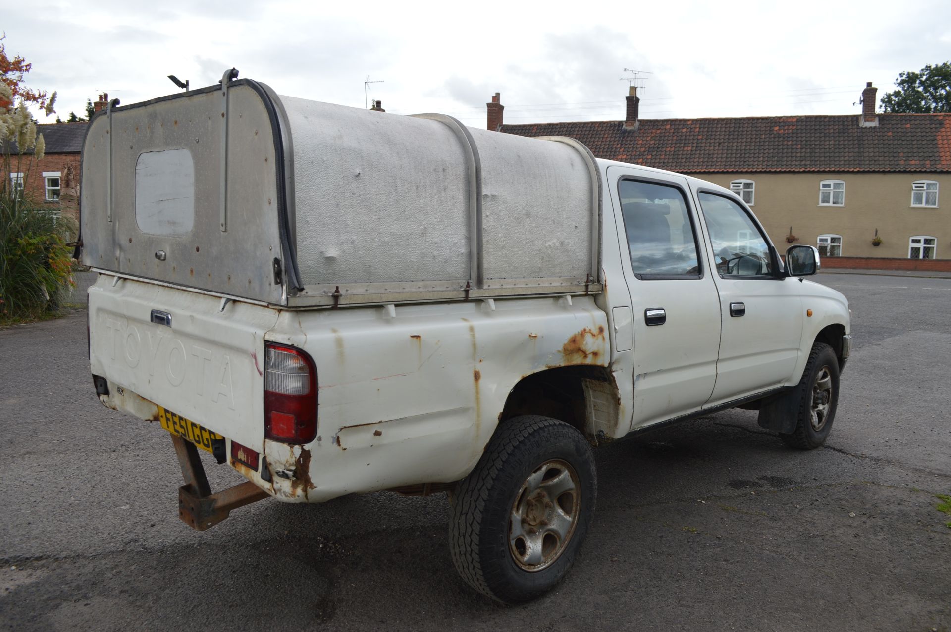 2002/51 REG TOYOTA HI-LUX 4X4 EX TURBO DIESEL, SHOWING 1 FORMER KEEPER - Image 6 of 14