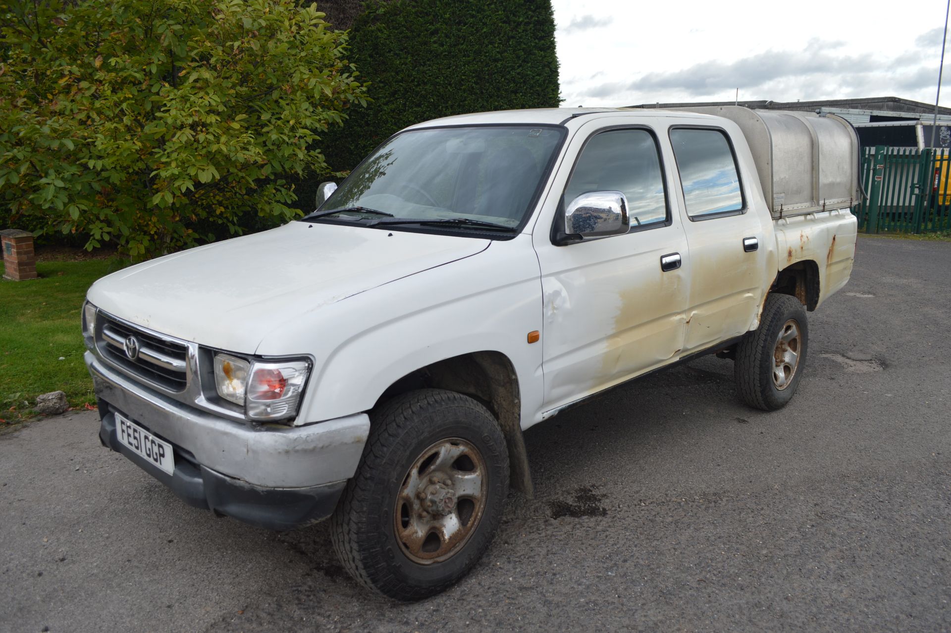 2002/51 REG TOYOTA HI-LUX 4X4 EX TURBO DIESEL, SHOWING 1 FORMER KEEPER - Image 3 of 14