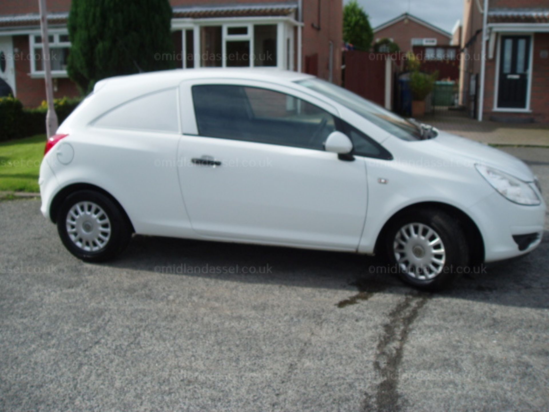 2009/09 REG VAUXHALL CORSA CDTI CAR DERIVED VAN ONE OWNER - Image 2 of 10