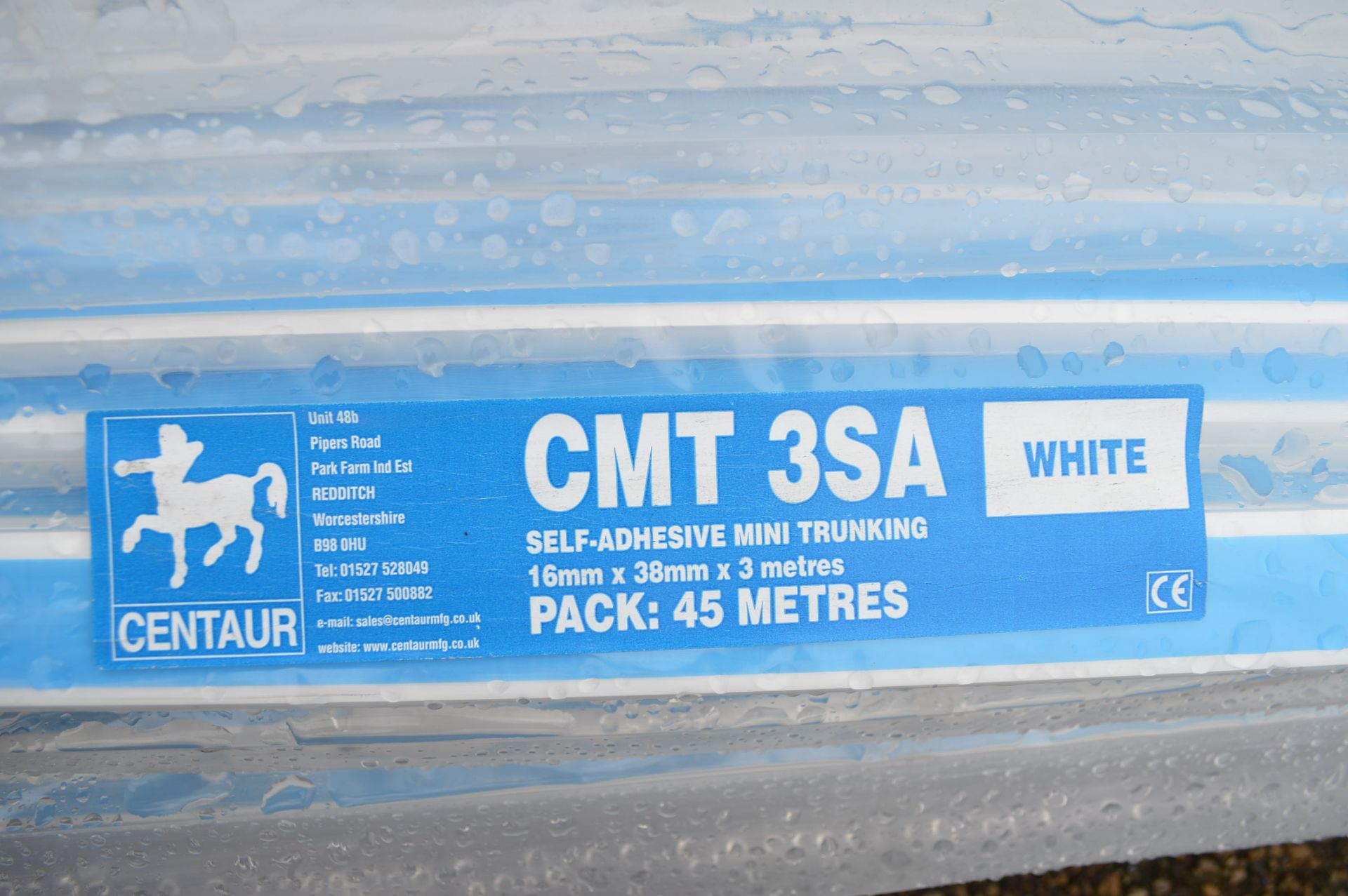 675 METRES OF SELF-ADHESIVE MINI TRUNKING WHITE   CMT 3SA 16MM X 38MM X 3 METRES PACK: 45 METRES - Image 3 of 5