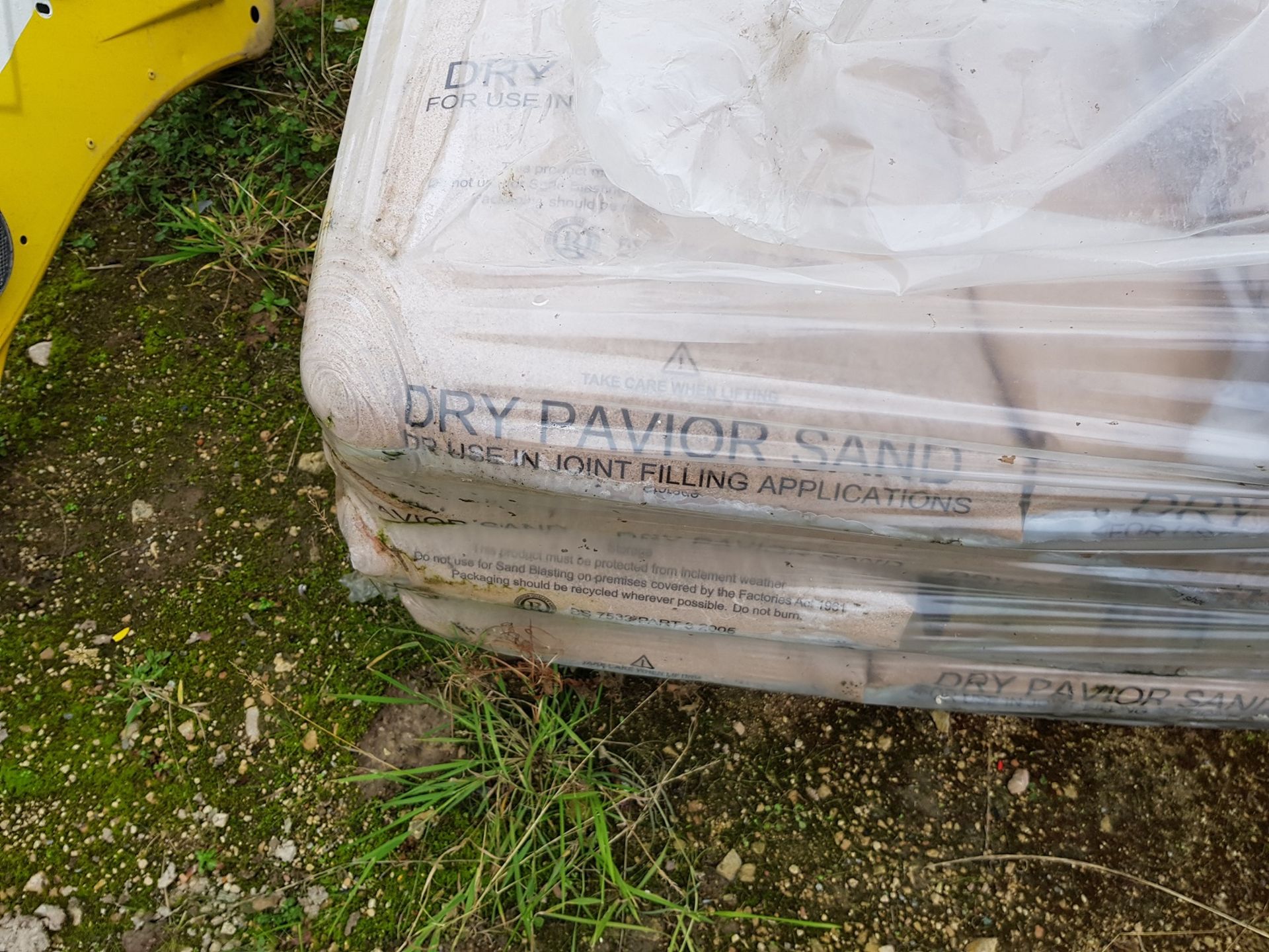 APPROX 30 BAGS OF KILN DRY PAVIOR SAND - Image 2 of 2
