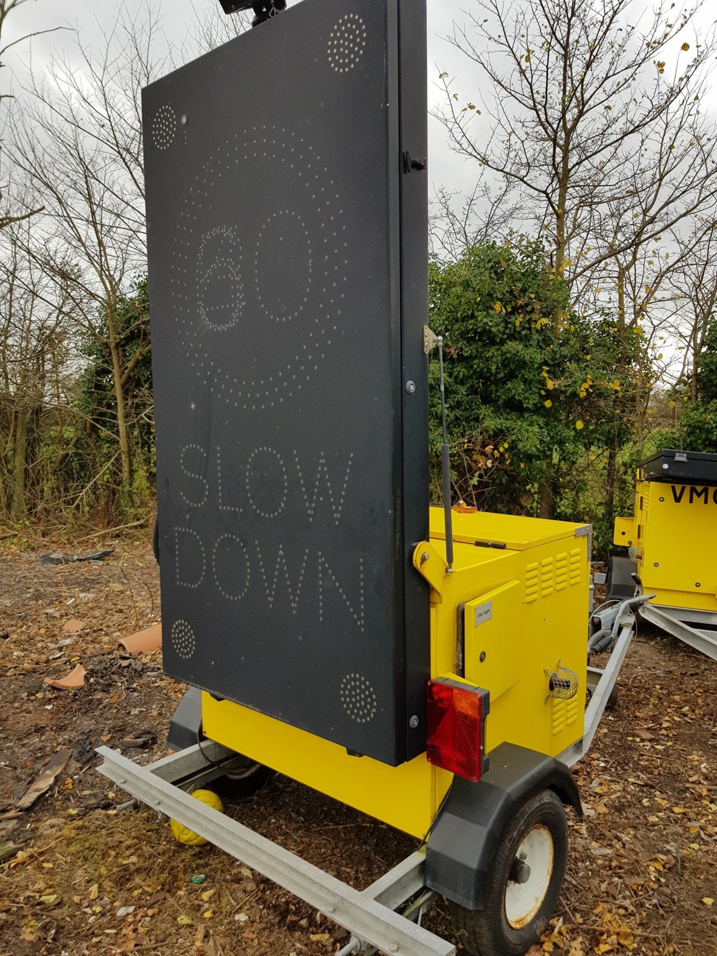 SPEED CAMERA C/W LED DISPLAY TRAILER-MOUNTED SINGLE AXLE SPEED SIGN TRAFFIC MANAGEMENT - Image 2 of 3