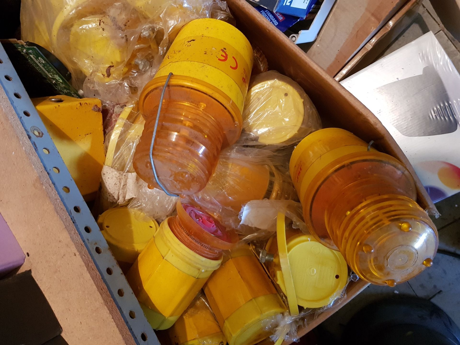 APPROX 15 ORANGE BEACON LIGHTS (UNTESTED)