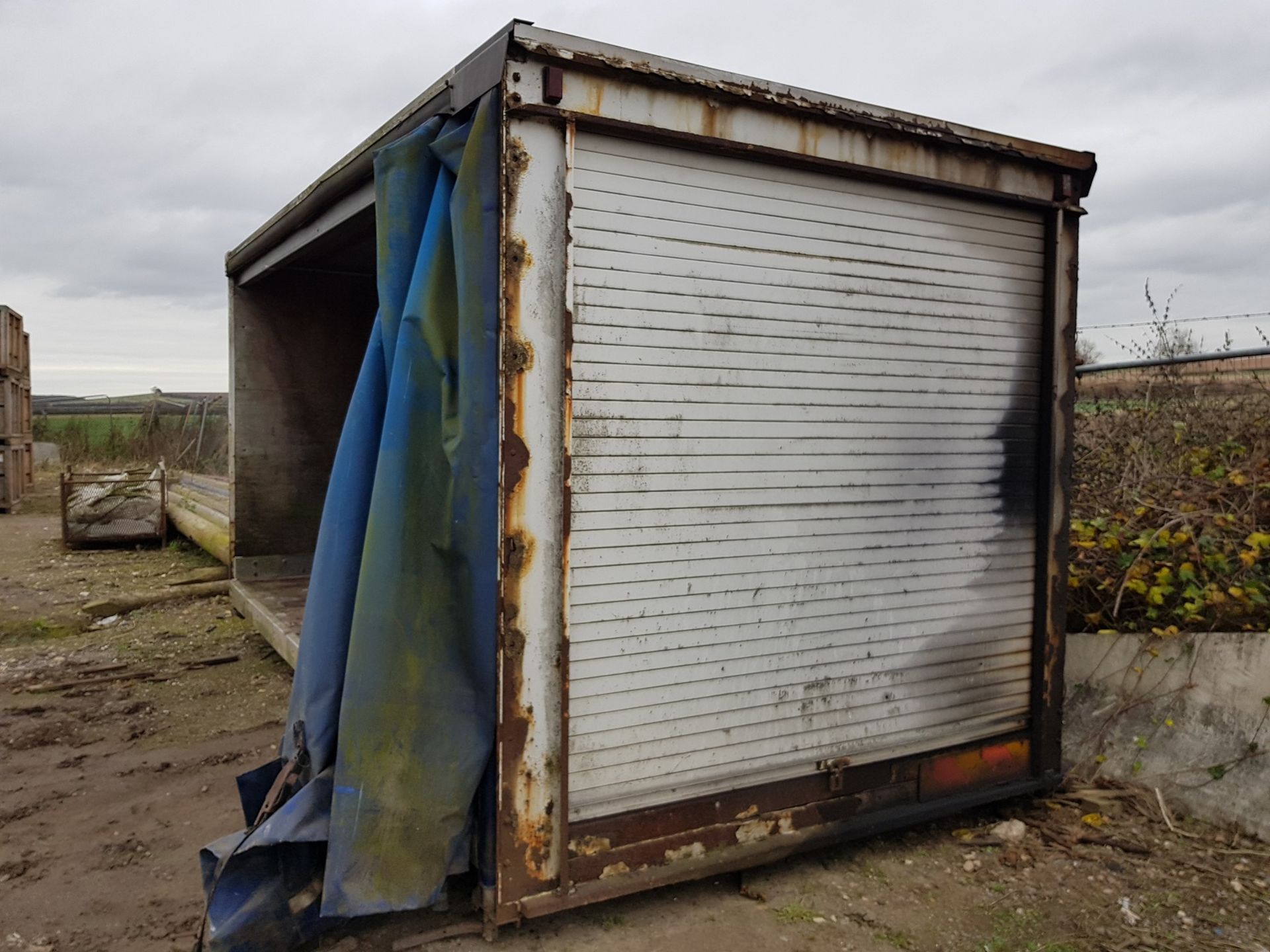 CURTAIN SIDED CONTAINER WITH ALUMINIUM ROLLER SHUTTER DOOR - Image 2 of 3