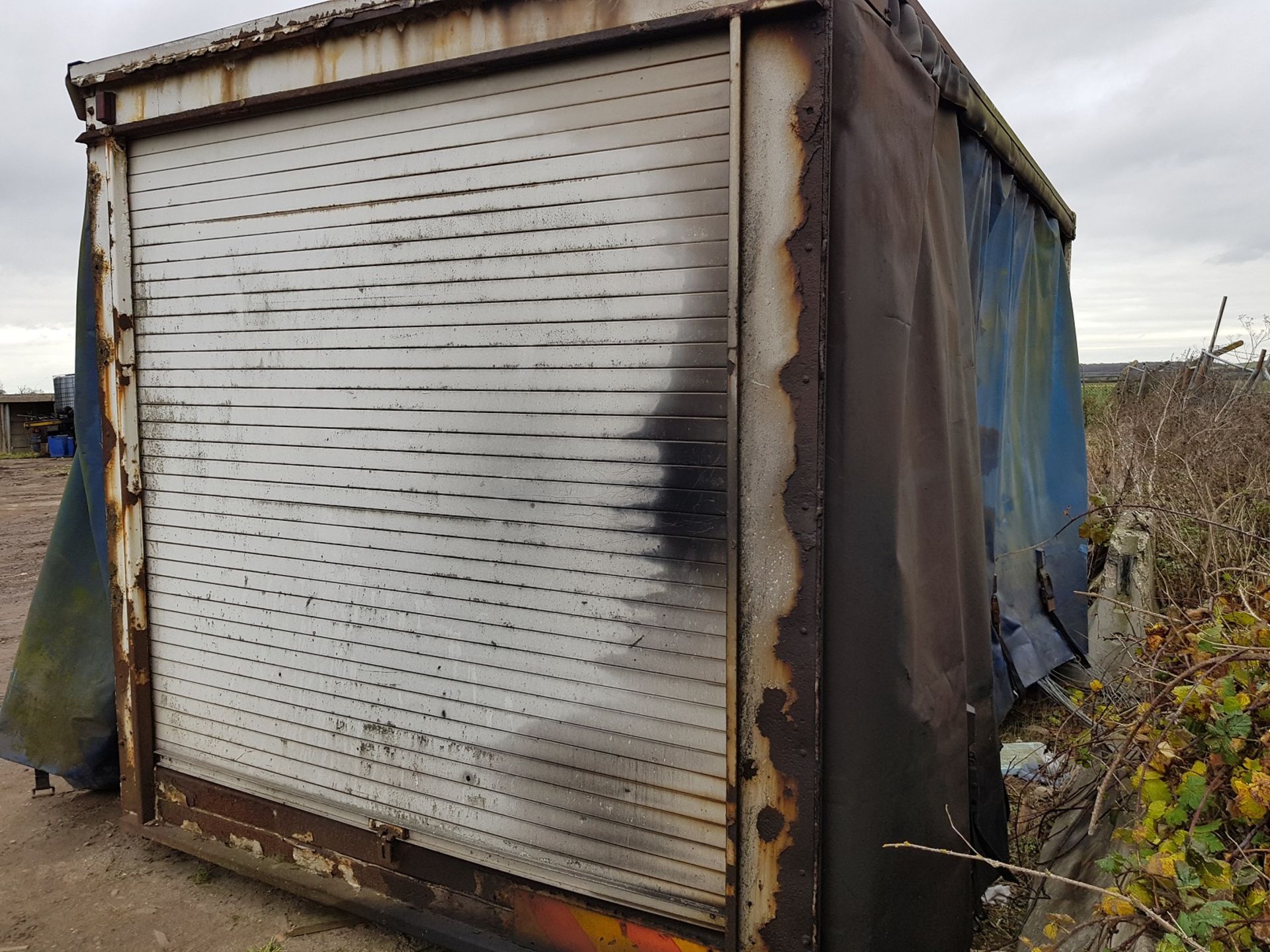 CURTAIN SIDED CONTAINER WITH ALUMINIUM ROLLER SHUTTER DOOR - Image 3 of 3