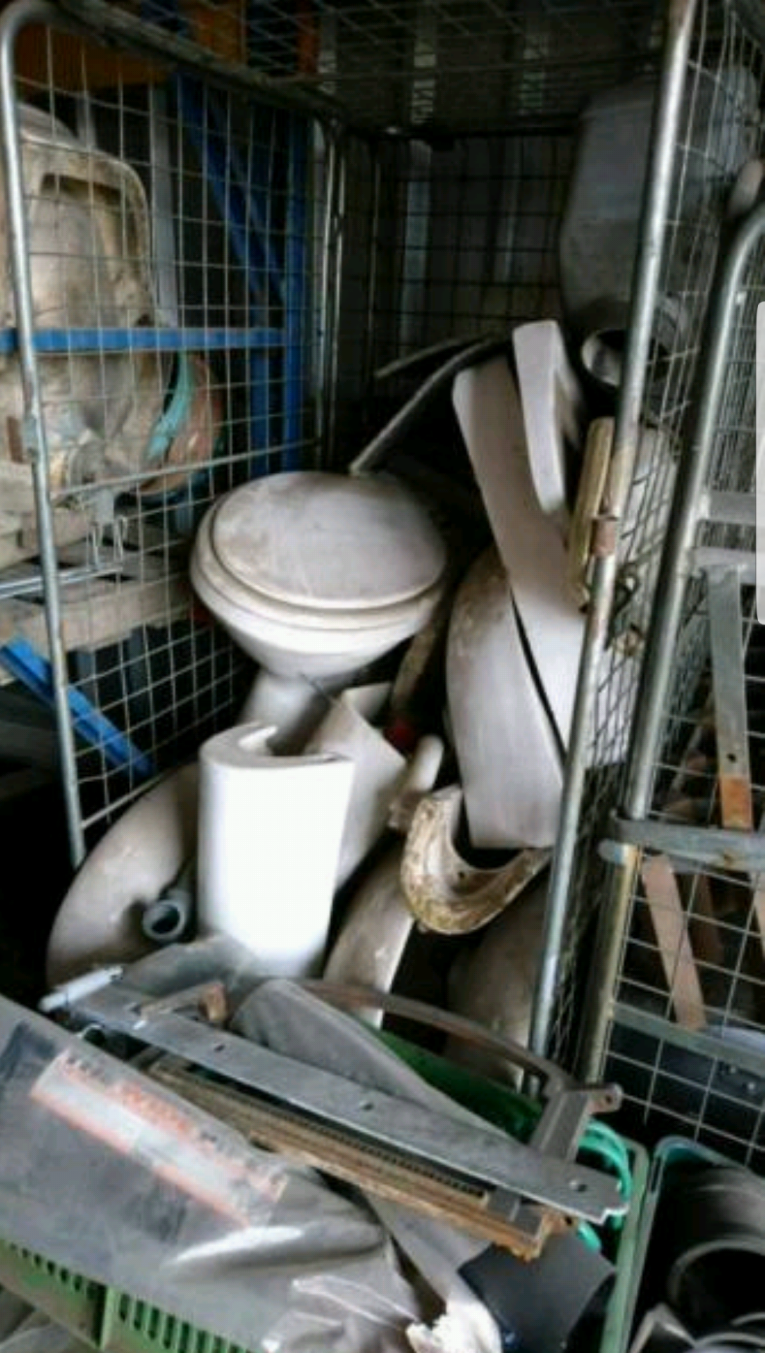 BATHROOM EQUIPMENT SUCH AS SINKS AND TOILETS ETC. YOU ARE BUYING EVERYTHING PICTURED *NO VAT*