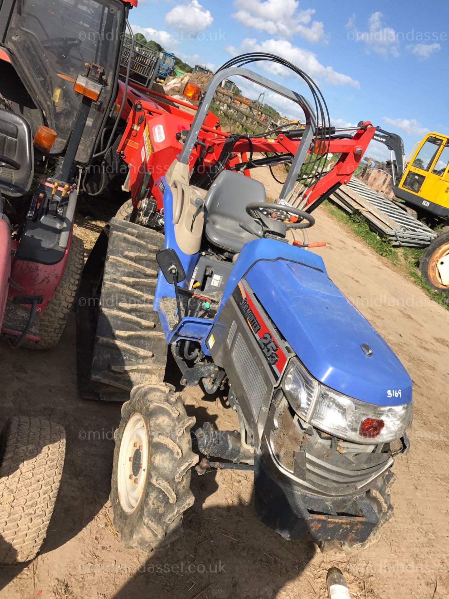 ISEKI COMPACT TRACTOR ON TRACKS