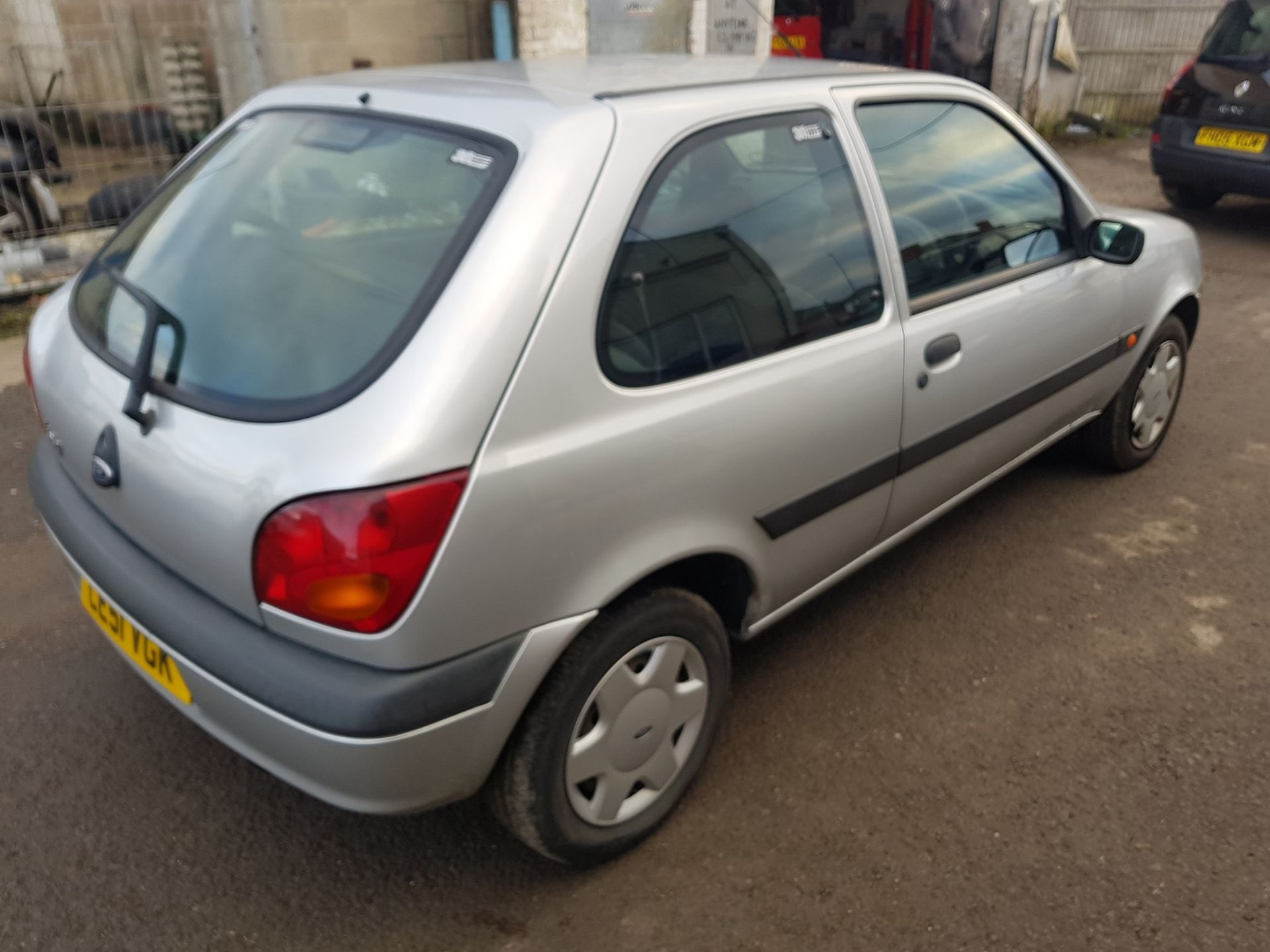 2001/51 REG FORD FIESTA FUN 1.3 PETROL SILVER 3 DOOR HATCHBACK *NO VAT* - Image 4 of 7