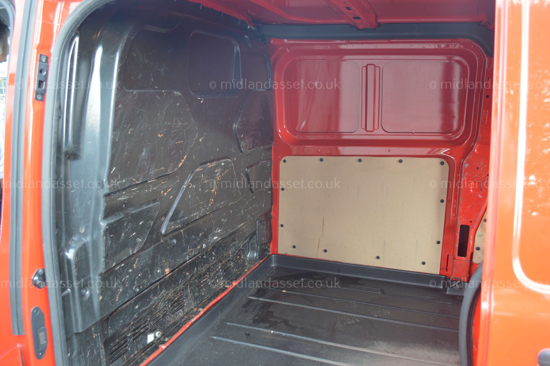 ON SALE! 2015/65 REG FORD TRANSIT CUSTOM 270 TREND PANEL VAN ONE FORMER KEEPER - Image 8 of 20