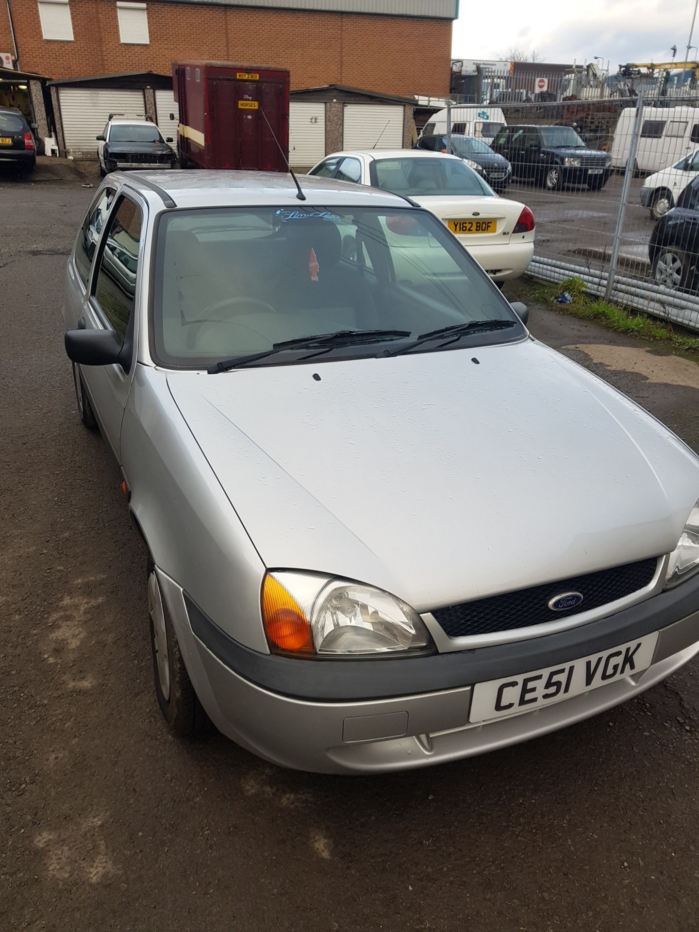 2001/51 REG FORD FIESTA FUN 1.3 PETROL SILVER 3 DOOR HATCHBACK *NO VAT* - Image 2 of 7