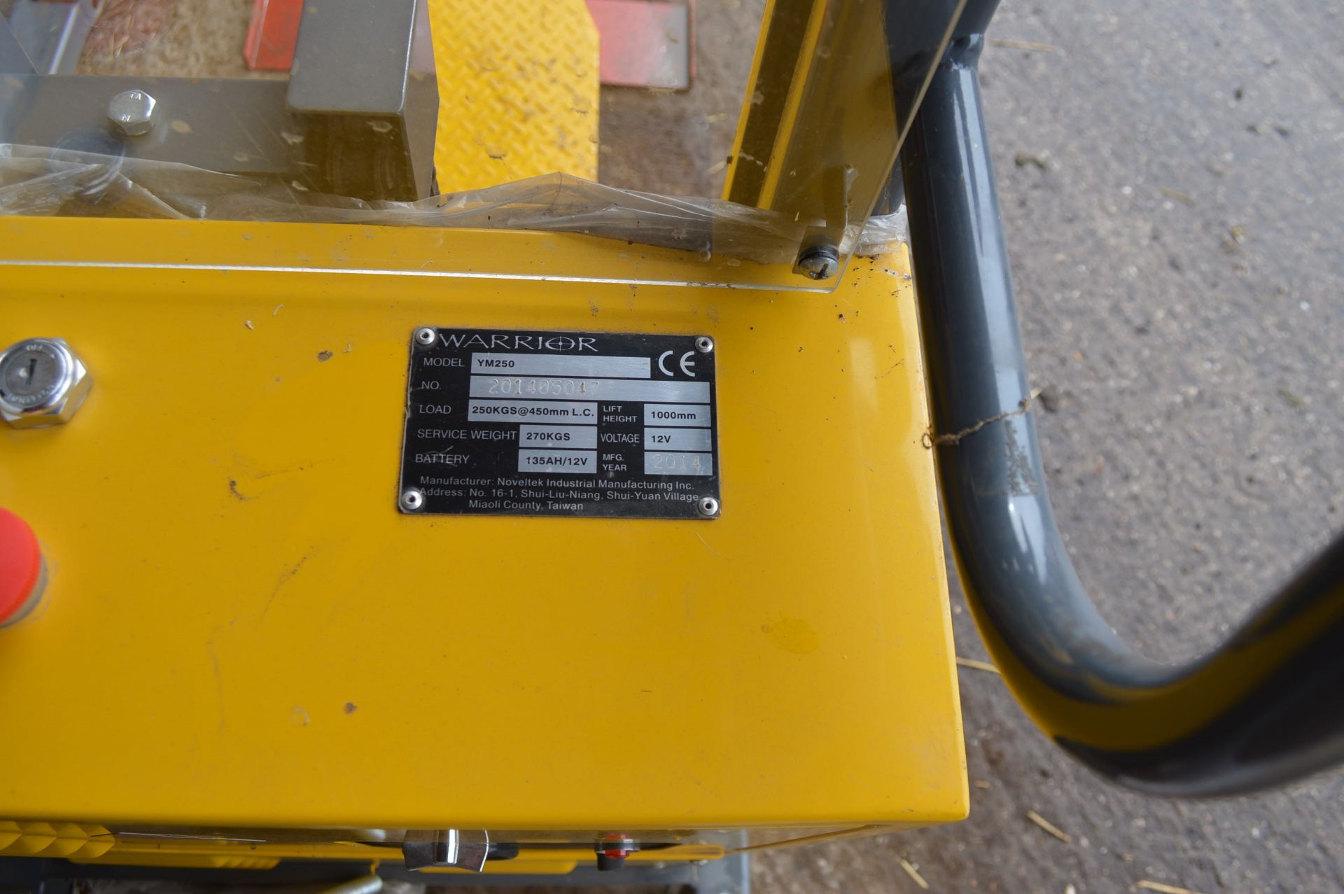 2014 WARRIOR YM250 12V BATTERY DRIVEN PALLET TRUCK *PLUS VAT* - Image 4 of 5