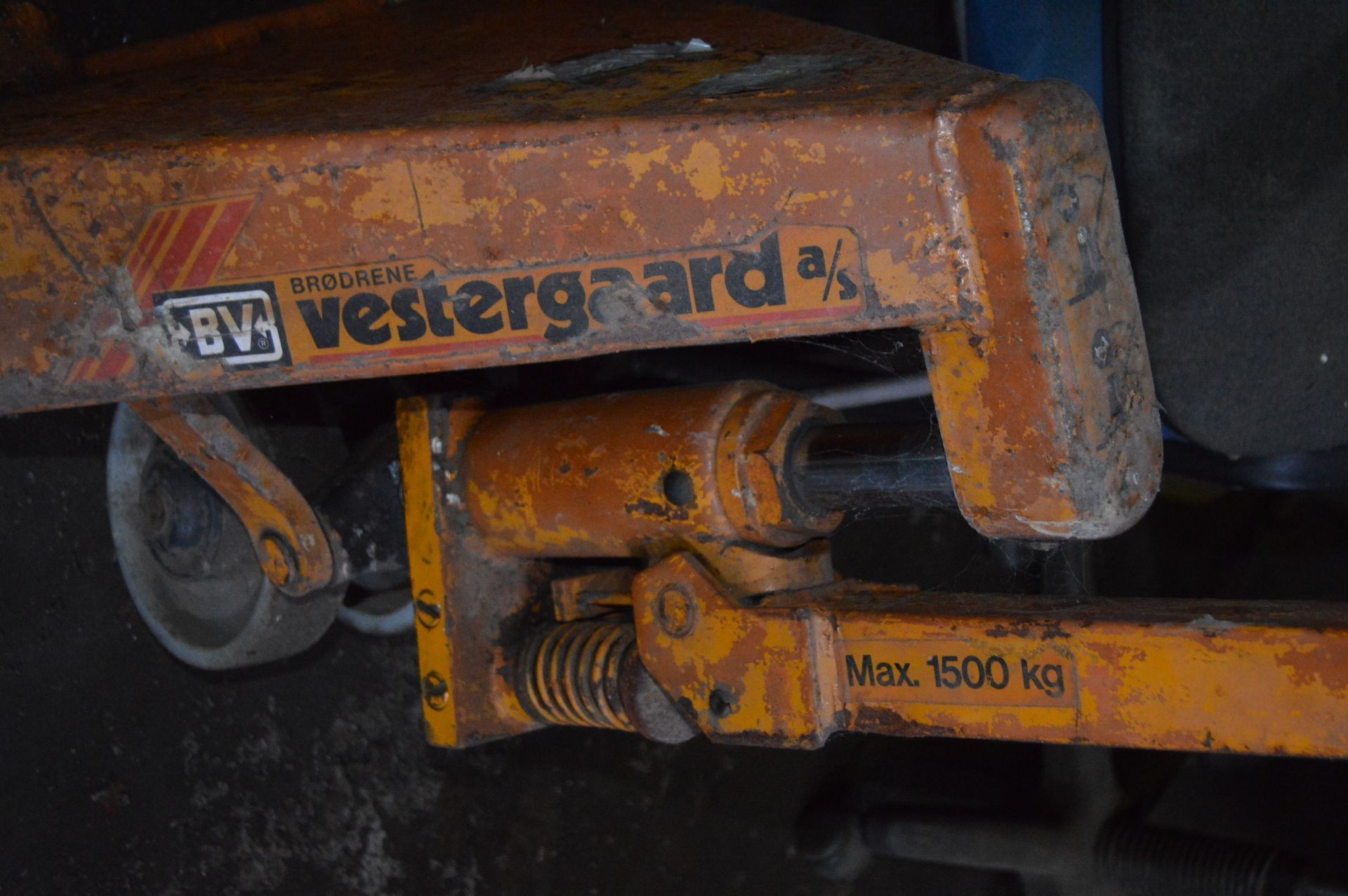 PALLET TRUCK, 1500KG *NO VAT*   COLLECTION / VIEWING FROM MARKHAM MOOR, DN22 0QU - Image 2 of 2