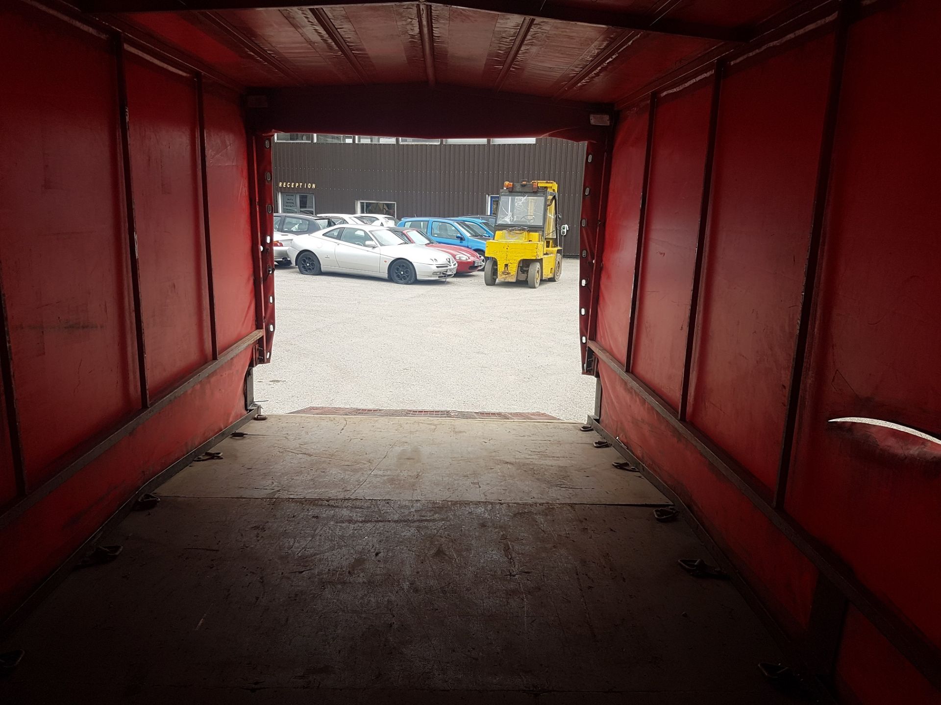 TRI-AXLE BEAVER-TAIL CAR TRANSPORTER COVERED TRAILER *PLUS VAT* - Image 12 of 14